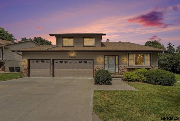 9202 ADAMS ST, OMAHA, NE 68127 - Image fc7585cefc4dc3857a7cc136288ffb98/558948246