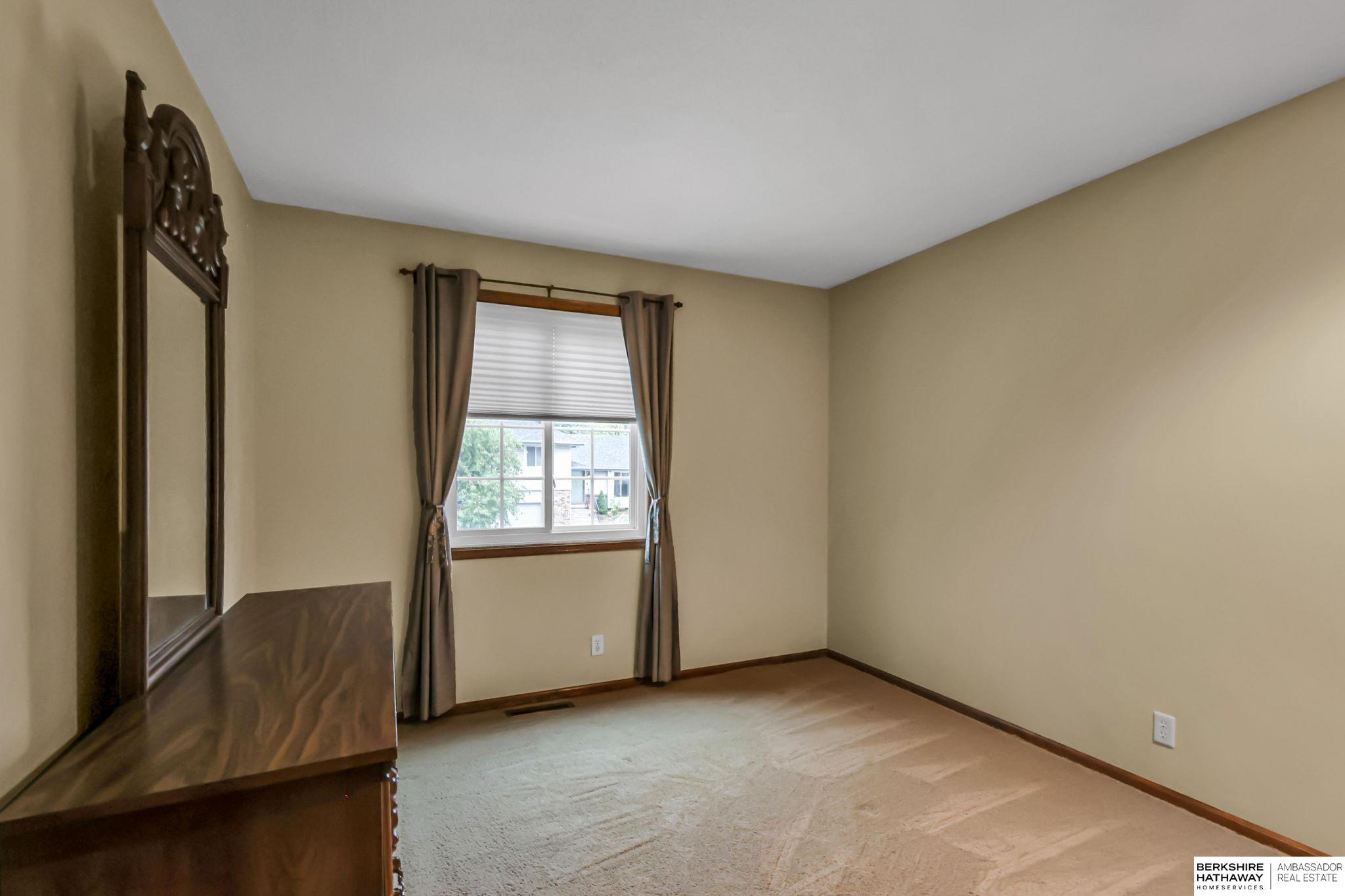 Omaha, Nebraska 68154, United States, 3 Bedrooms Bedrooms, ,2 BathroomsBathrooms,Residential,Pending,228536