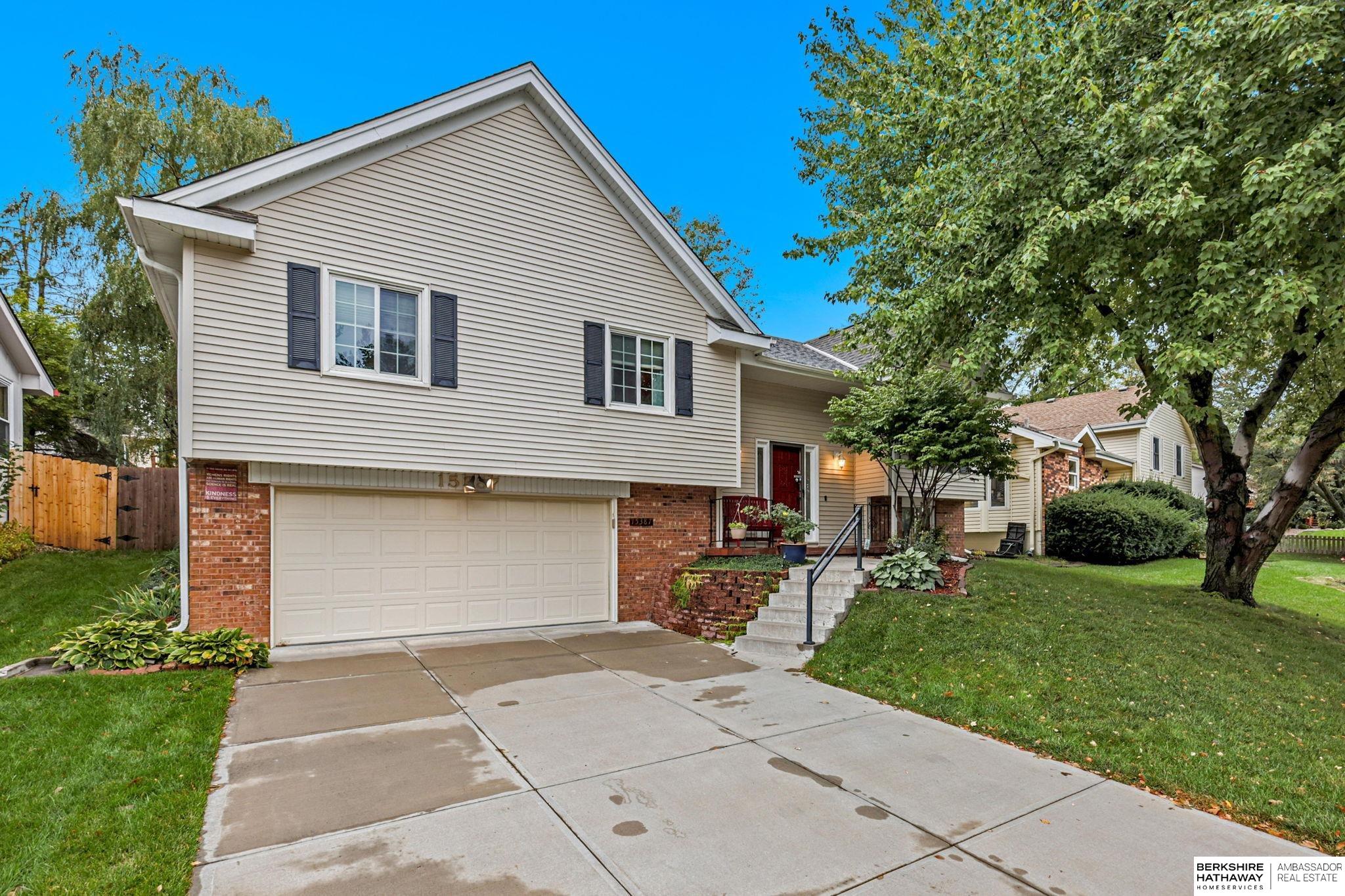 Omaha, Nebraska 68154, United States, 3 Bedrooms Bedrooms, ,2 BathroomsBathrooms,Residential,Pending,228536