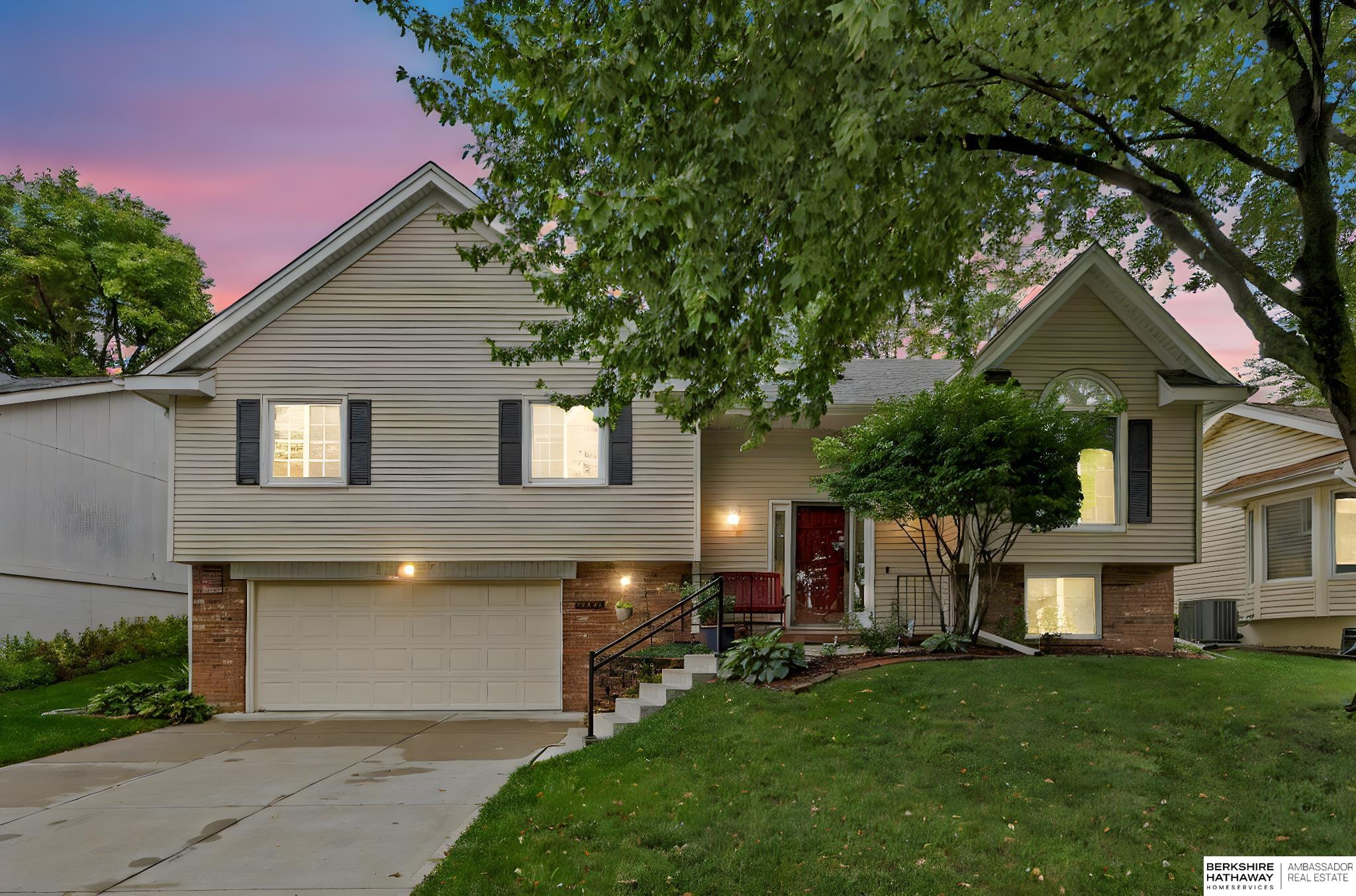 Omaha, Nebraska 68154, United States, 3 Bedrooms Bedrooms, ,2 BathroomsBathrooms,Residential,Pending,228536