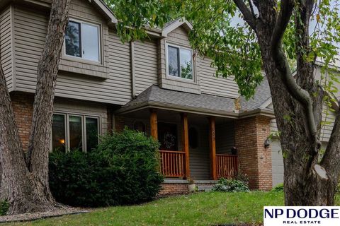 Photo of 809 Joseph Drive, Papillion, NE 68046 (MLS # 22528562)
