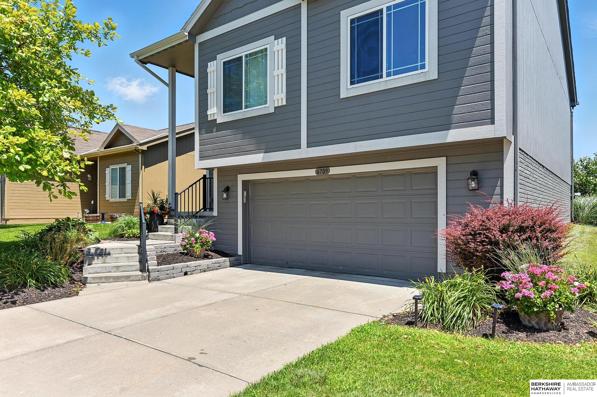 Omaha, Nebraska 68164, United States, 3 Bedrooms Bedrooms, ,2 BathroomsBathrooms,Residential,Pending,187522