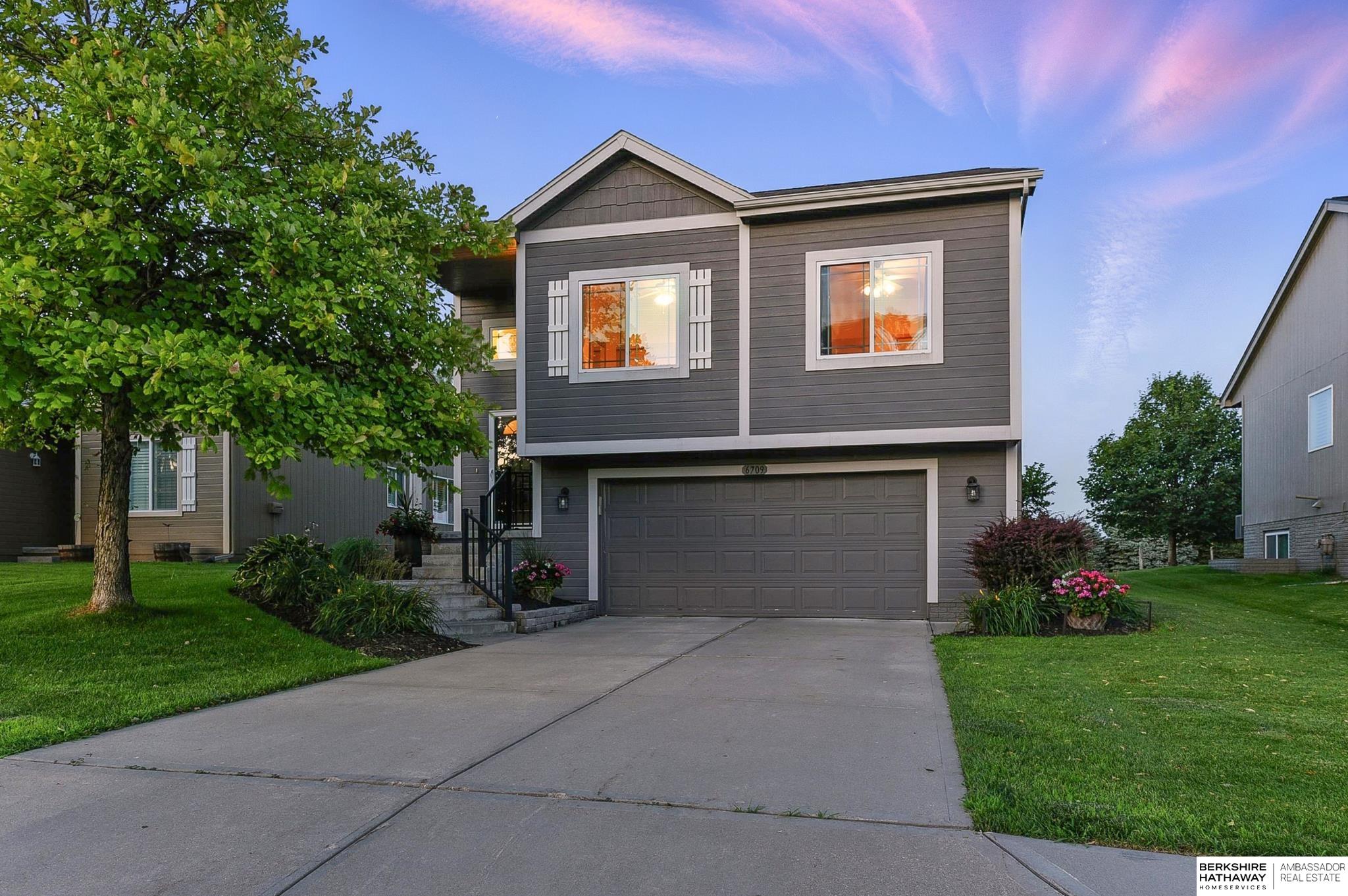 Omaha, Nebraska 68164, United States, 3 Bedrooms Bedrooms, ,2 BathroomsBathrooms,Residential,Pending,187522