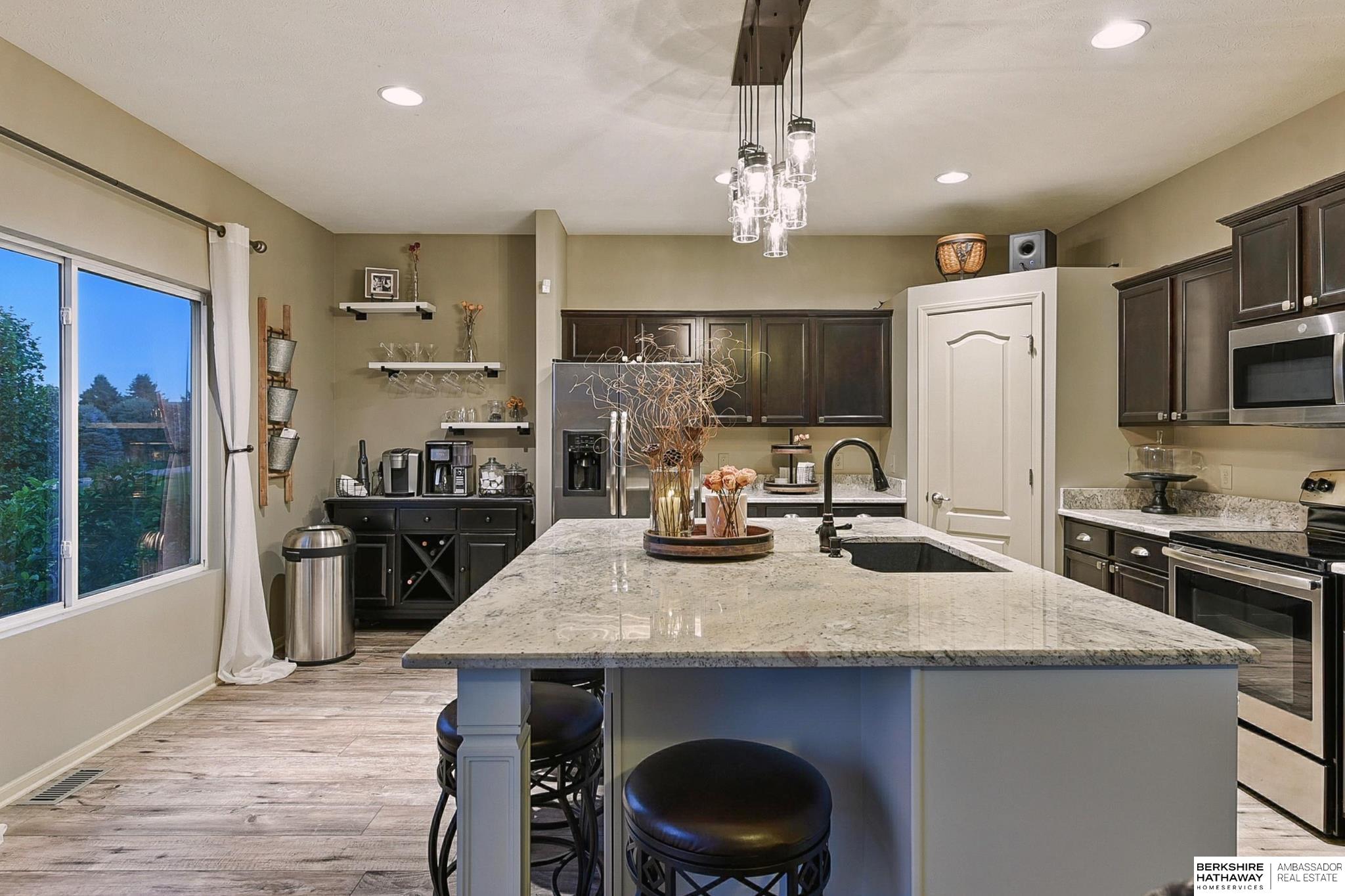 Omaha, Nebraska 68164, United States, 3 Bedrooms Bedrooms, ,2 BathroomsBathrooms,Residential,Pending,187522