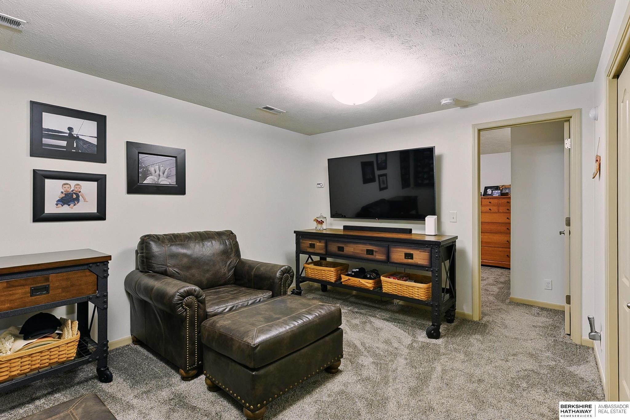 Omaha, Nebraska 68164, United States, 3 Bedrooms Bedrooms, ,2 BathroomsBathrooms,Residential,Pending,187522