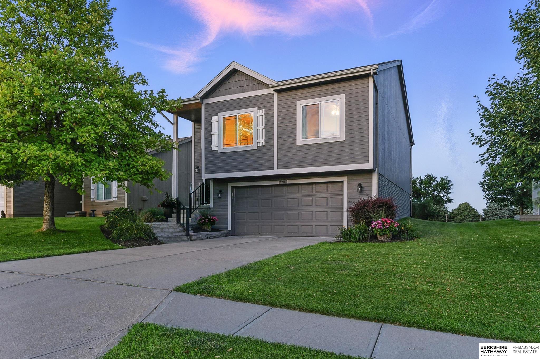 Omaha, Nebraska 68164, United States, 3 Bedrooms Bedrooms, ,2 BathroomsBathrooms,Residential,Pending,187522