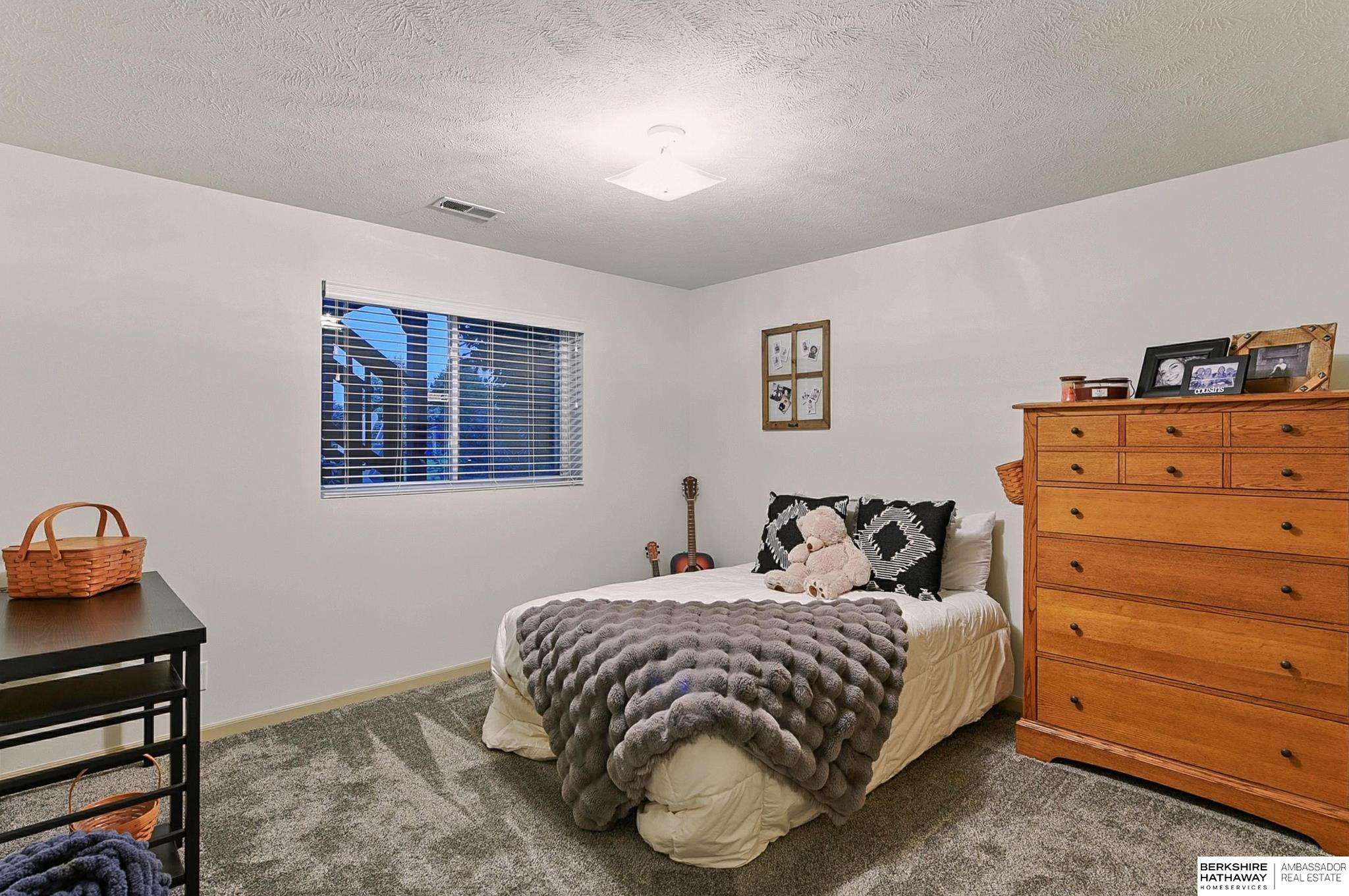 Omaha, Nebraska 68164, United States, 3 Bedrooms Bedrooms, ,2 BathroomsBathrooms,Residential,Pending,187522