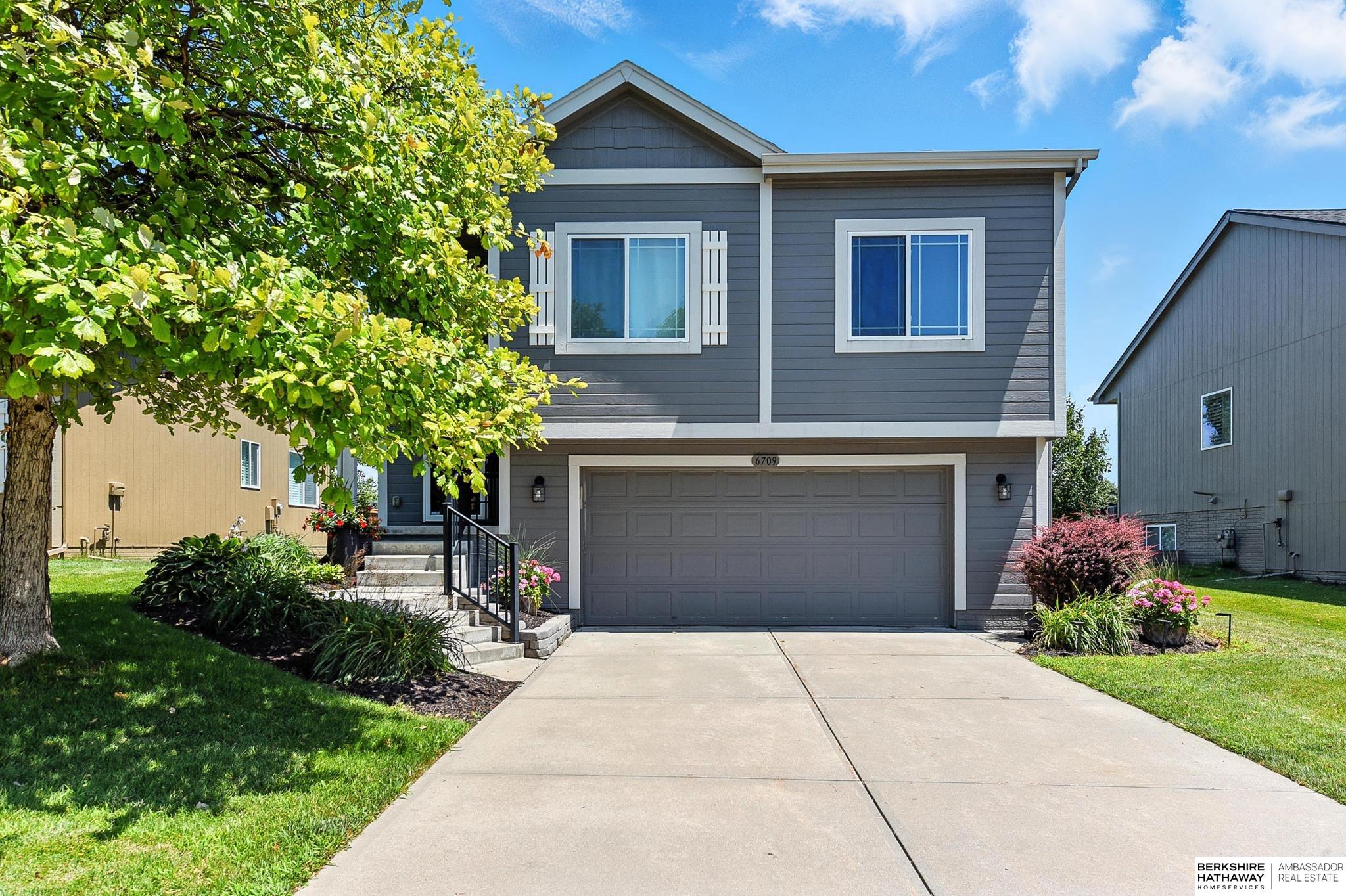 Omaha, Nebraska 68164, United States, 3 Bedrooms Bedrooms, ,2 BathroomsBathrooms,Residential,Pending,187522