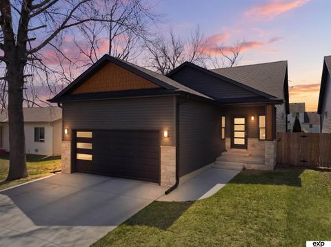 Photo of 317 Groveland Street, Lincoln, NE 68521 (MLS # 22609209)