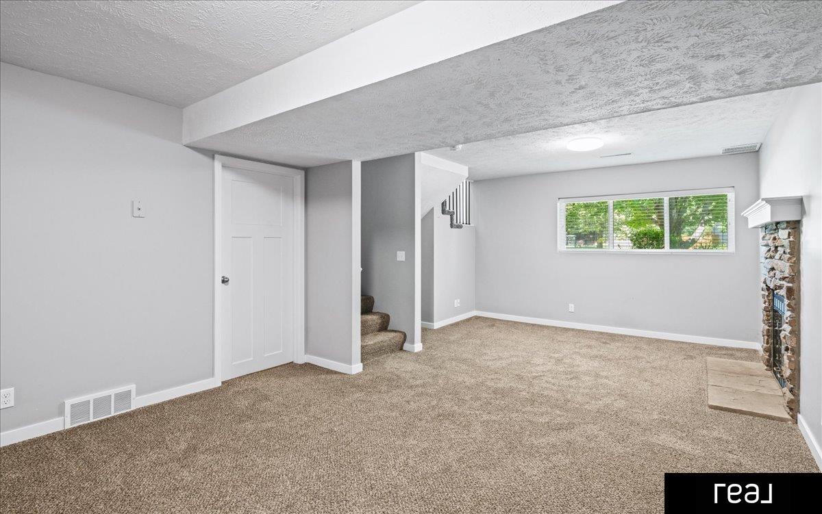 Omaha, Nebraska 68164, United States, 3 Bedrooms Bedrooms, ,2 BathroomsBathrooms,Residential,Active,177998