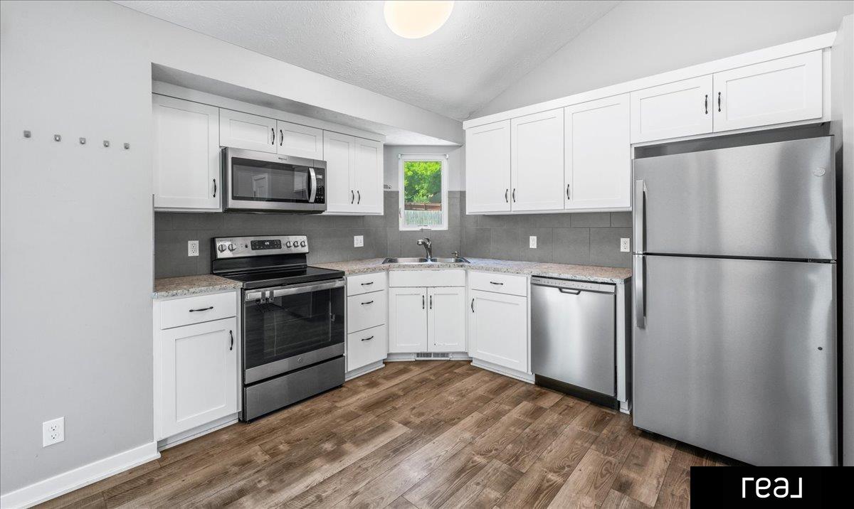 Omaha, Nebraska 68164, United States, 3 Bedrooms Bedrooms, ,2 BathroomsBathrooms,Residential,Active,177998