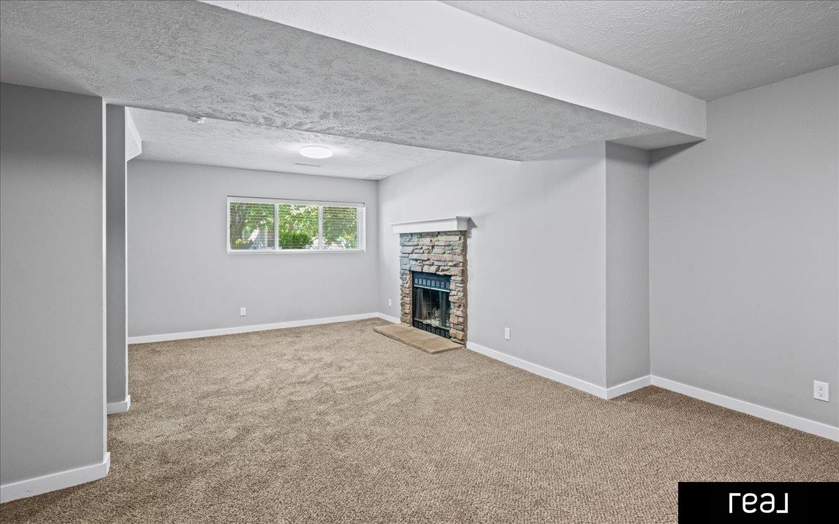 Omaha, Nebraska 68164, United States, 3 Bedrooms Bedrooms, ,2 BathroomsBathrooms,Residential,Active,177998