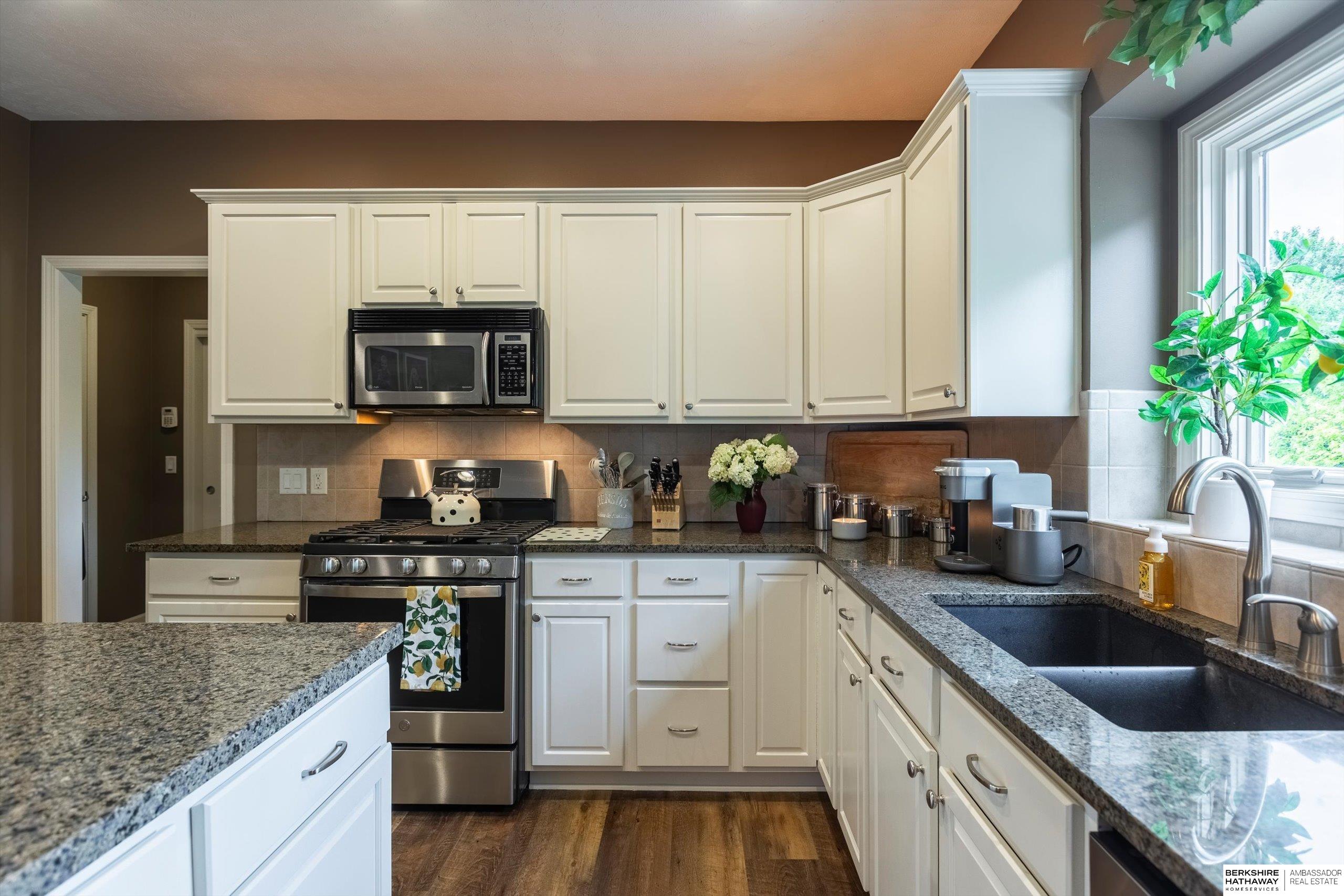 Omaha, Nebraska 68130, United States, 4 Bedrooms Bedrooms, ,4 BathroomsBathrooms,Residential,Active,212571