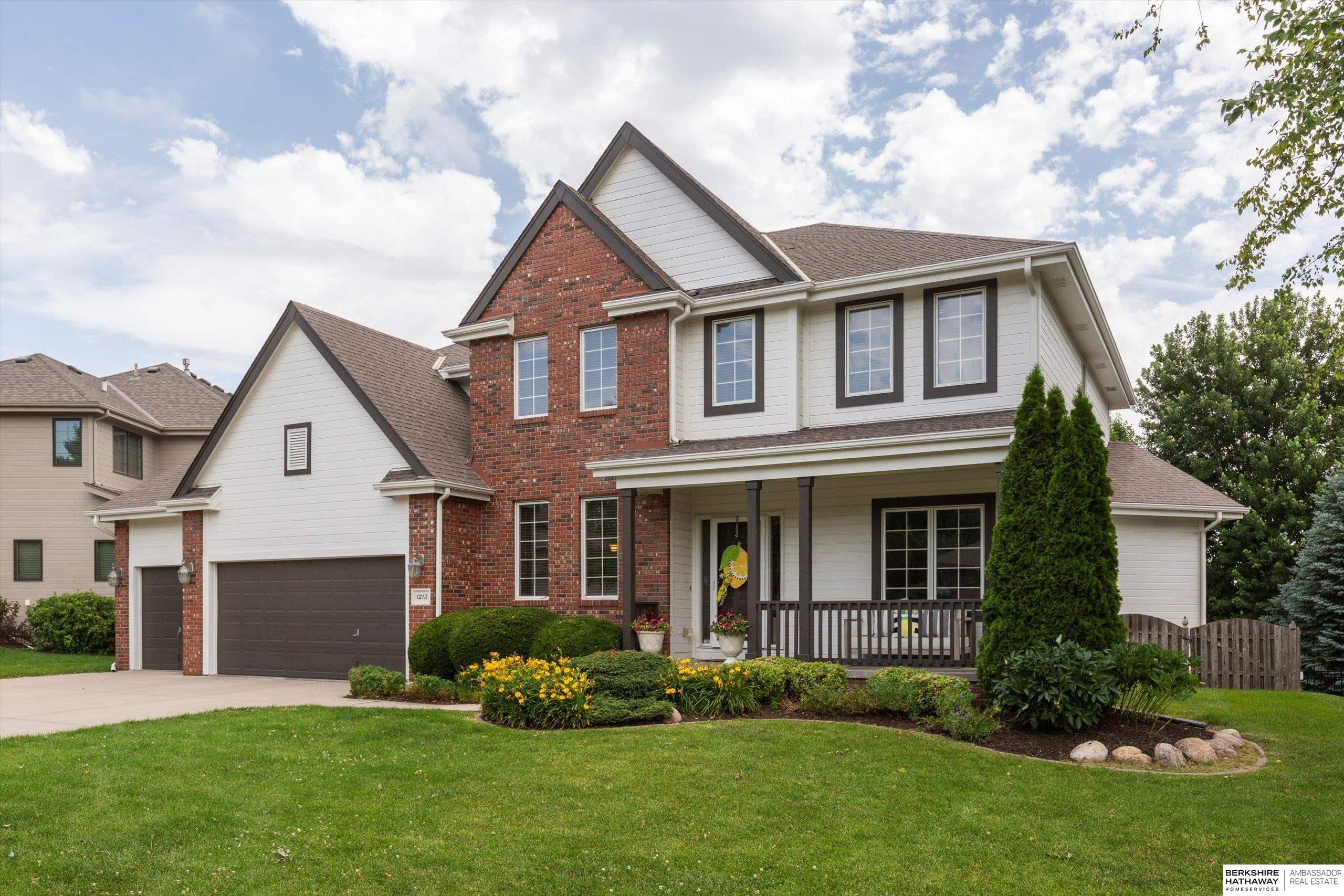 Omaha, Nebraska 68130, United States, 4 Bedrooms Bedrooms, ,4 BathroomsBathrooms,Residential,Active,212571