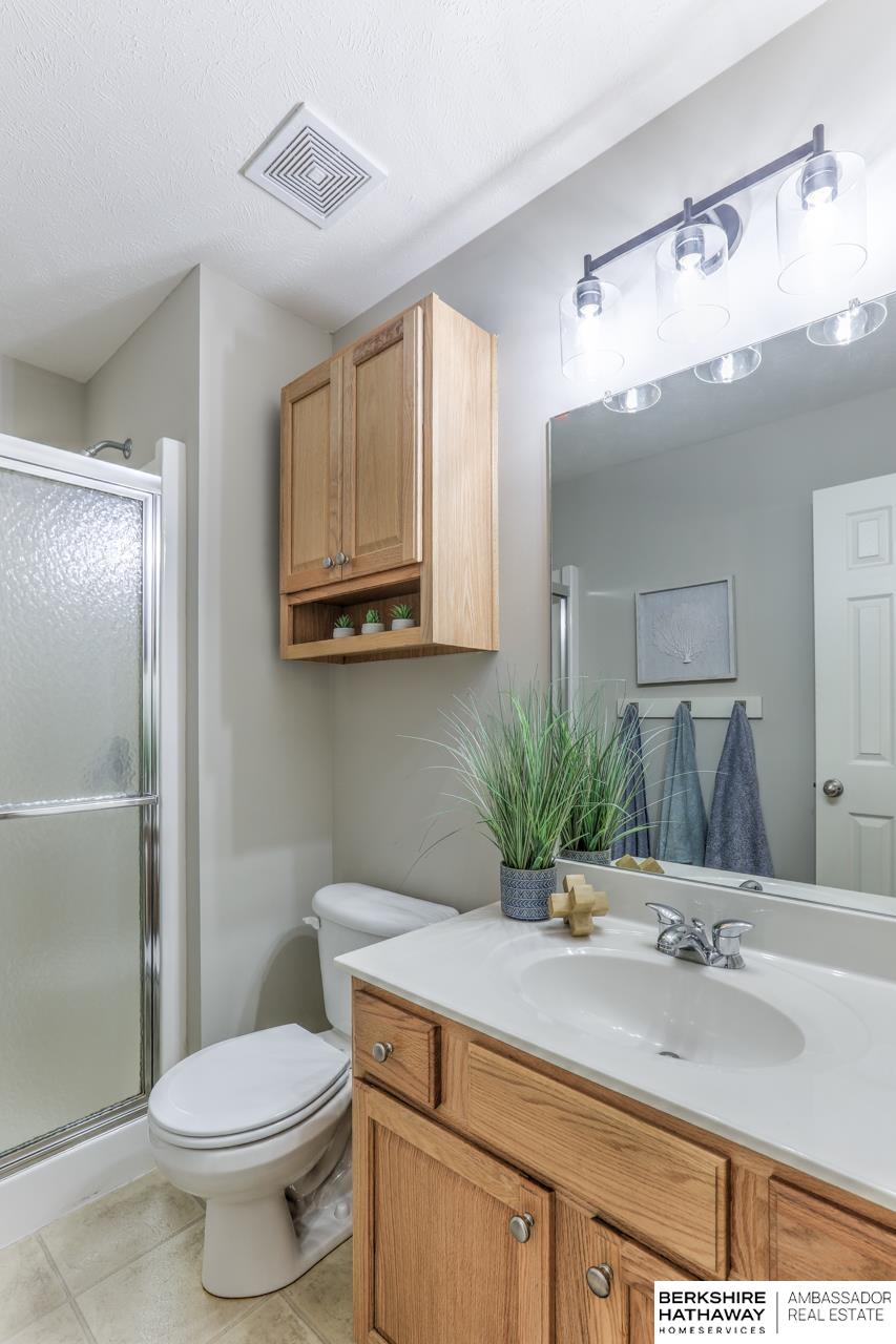 Omaha, Nebraska 68136, United States, 3 Bedrooms Bedrooms, ,4 BathroomsBathrooms,Residential,Pending,131362