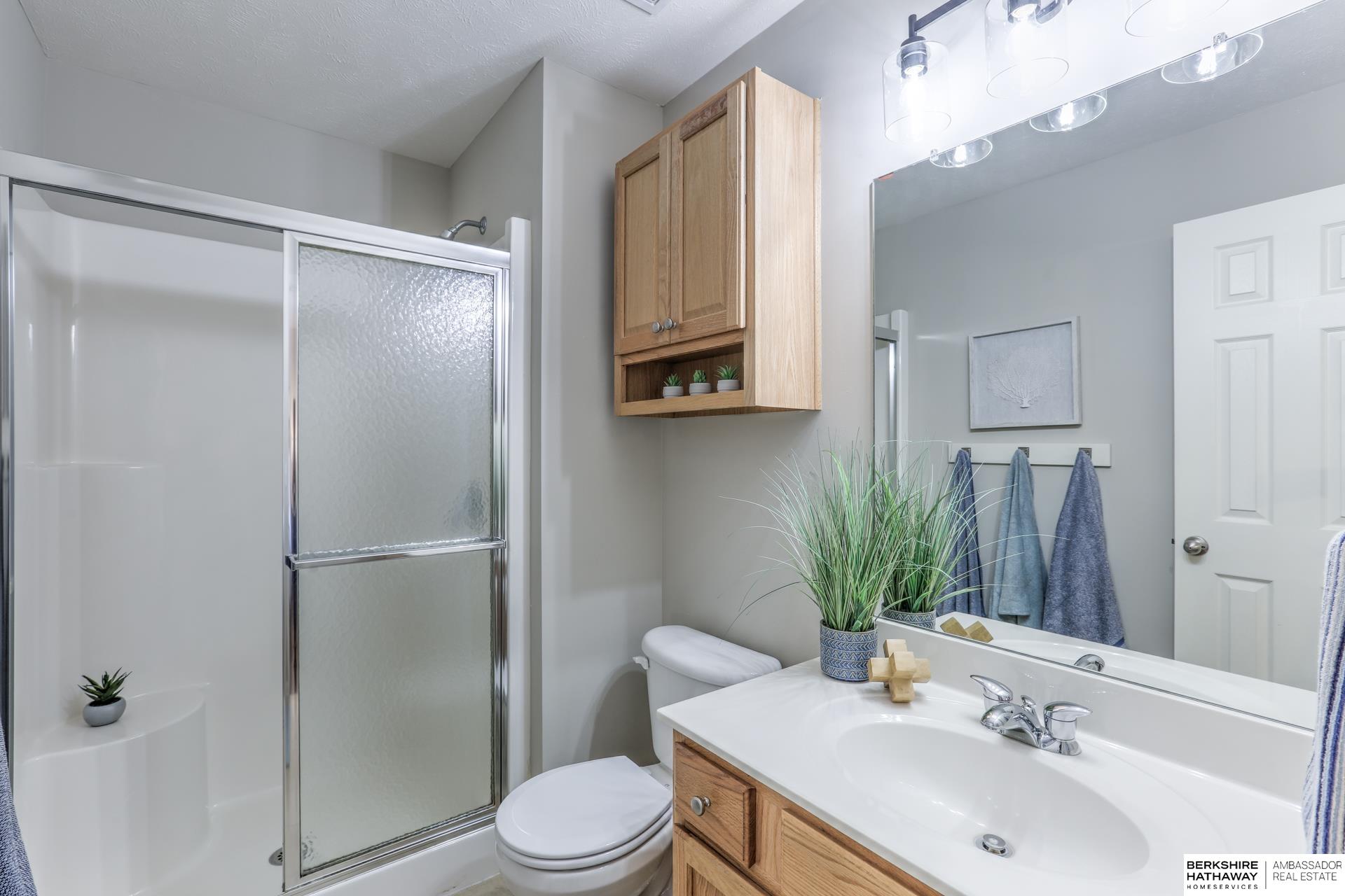 Omaha, Nebraska 68136, United States, 3 Bedrooms Bedrooms, ,4 BathroomsBathrooms,Residential,Pending,131362