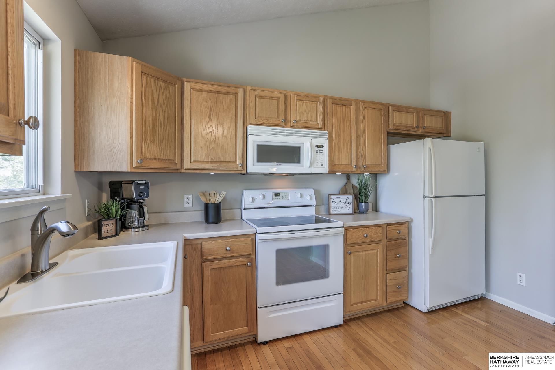 Omaha, Nebraska 68136, United States, 3 Bedrooms Bedrooms, ,4 BathroomsBathrooms,Residential,Pending,131362