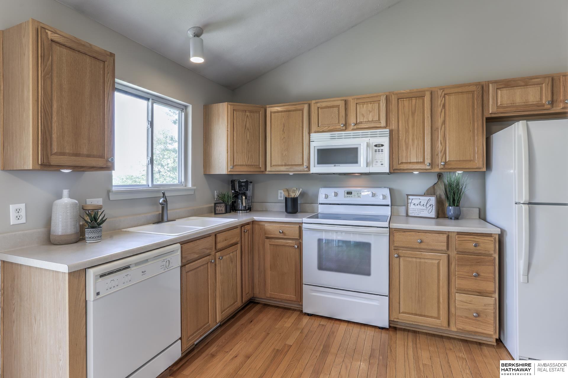 Omaha, Nebraska 68136, United States, 3 Bedrooms Bedrooms, ,4 BathroomsBathrooms,Residential,Pending,131362