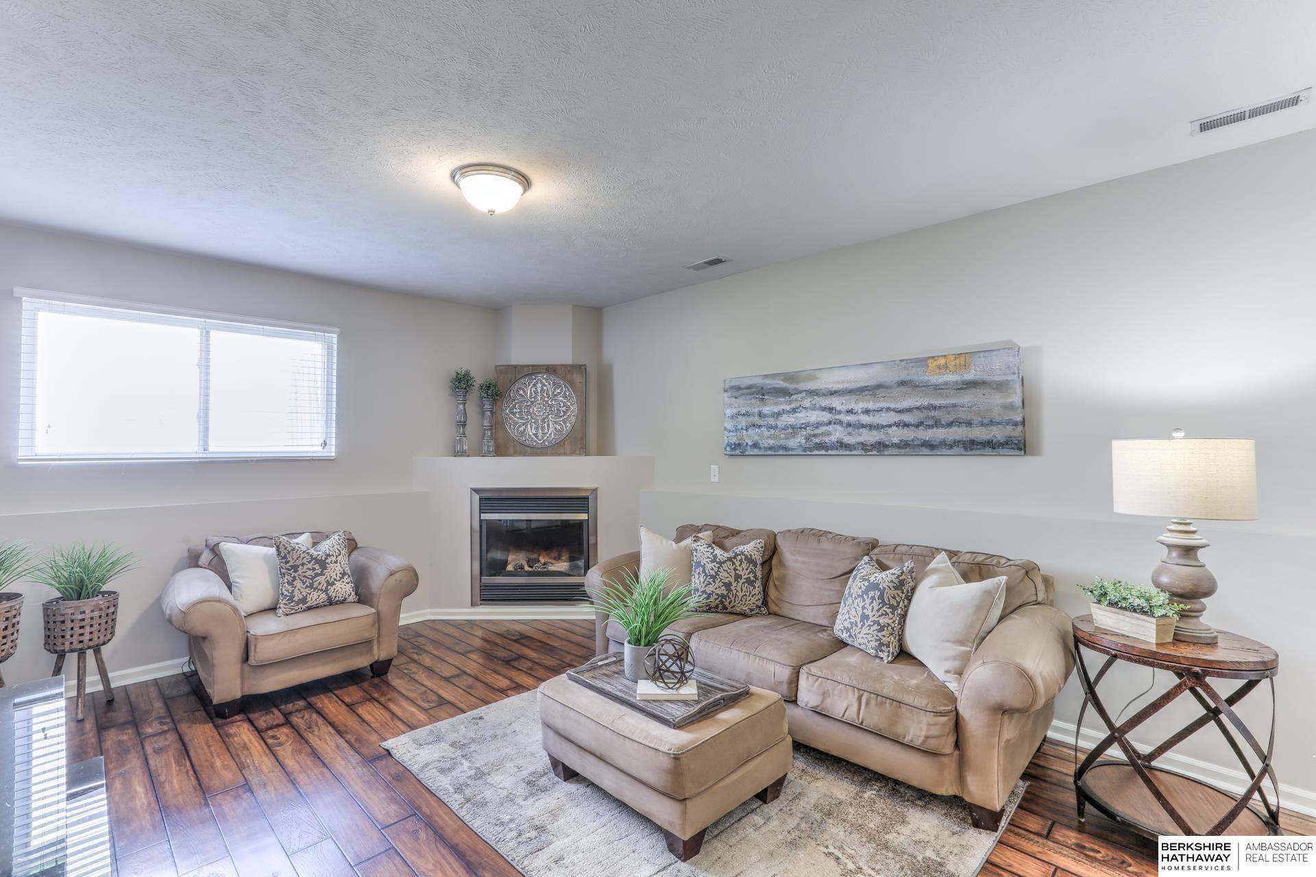 Omaha, Nebraska 68136, United States, 3 Bedrooms Bedrooms, ,4 BathroomsBathrooms,Residential,Pending,131362