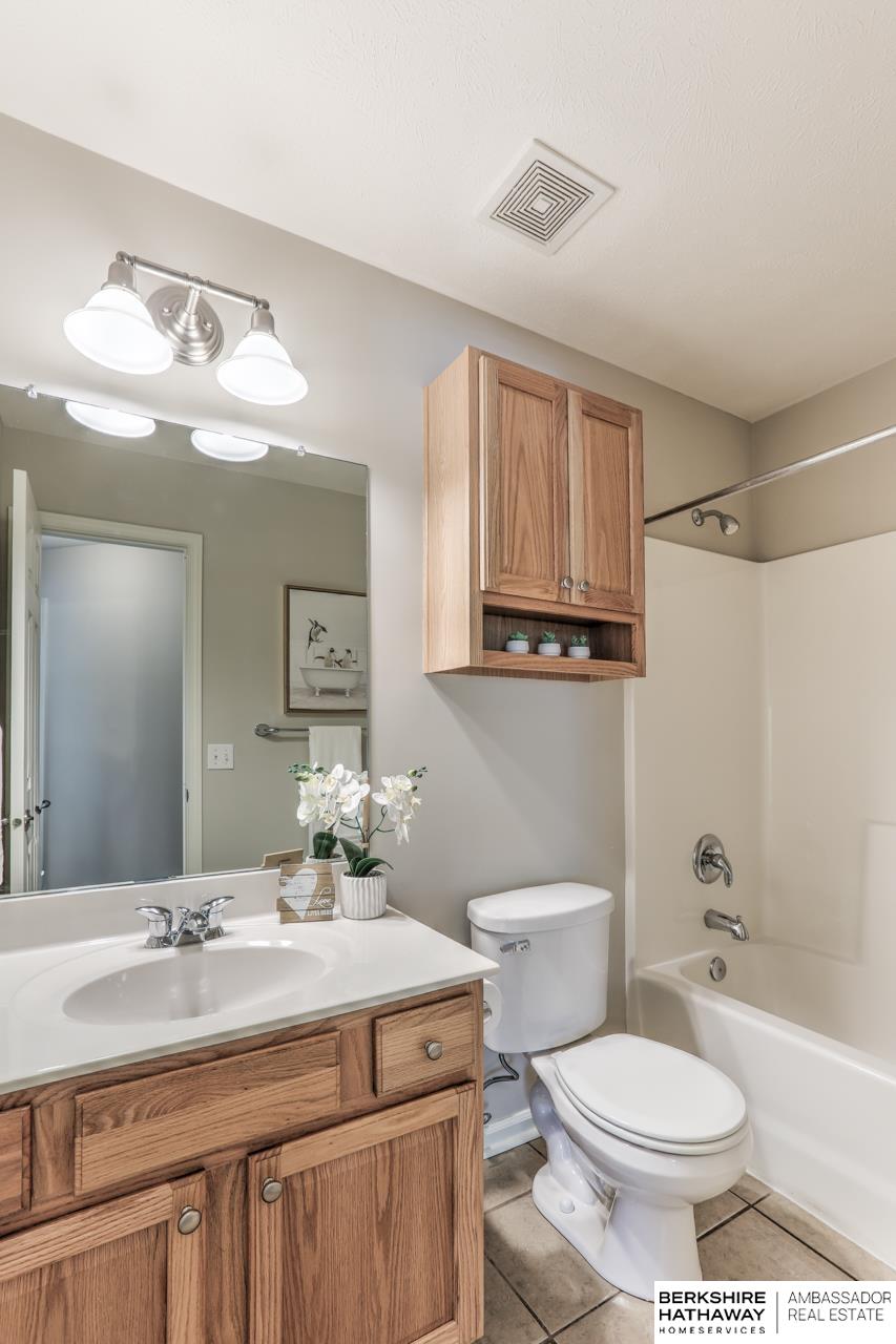 Omaha, Nebraska 68136, United States, 3 Bedrooms Bedrooms, ,4 BathroomsBathrooms,Residential,Pending,131362