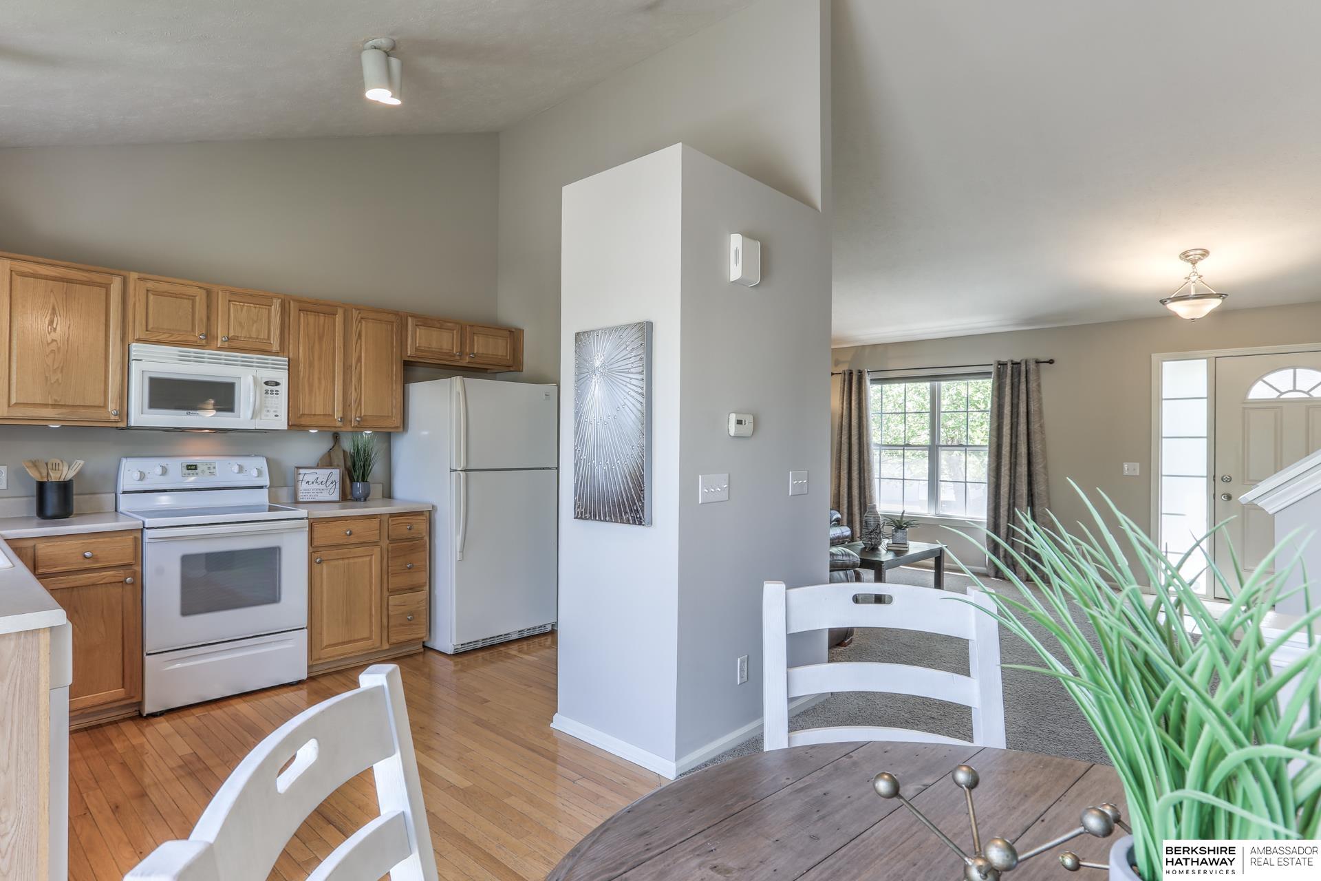 Omaha, Nebraska 68136, United States, 3 Bedrooms Bedrooms, ,4 BathroomsBathrooms,Residential,Pending,131362