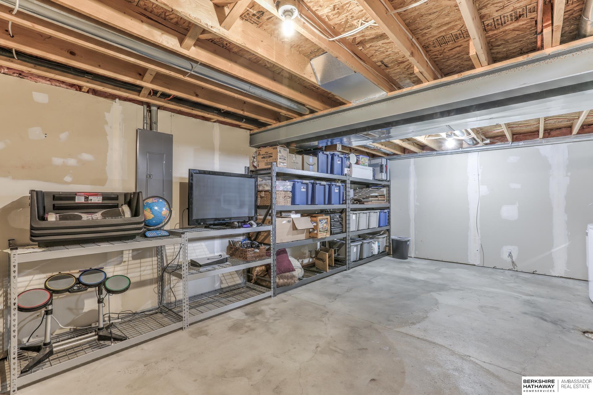 Omaha, Nebraska 68136, United States, 3 Bedrooms Bedrooms, ,4 BathroomsBathrooms,Residential,Pending,131362