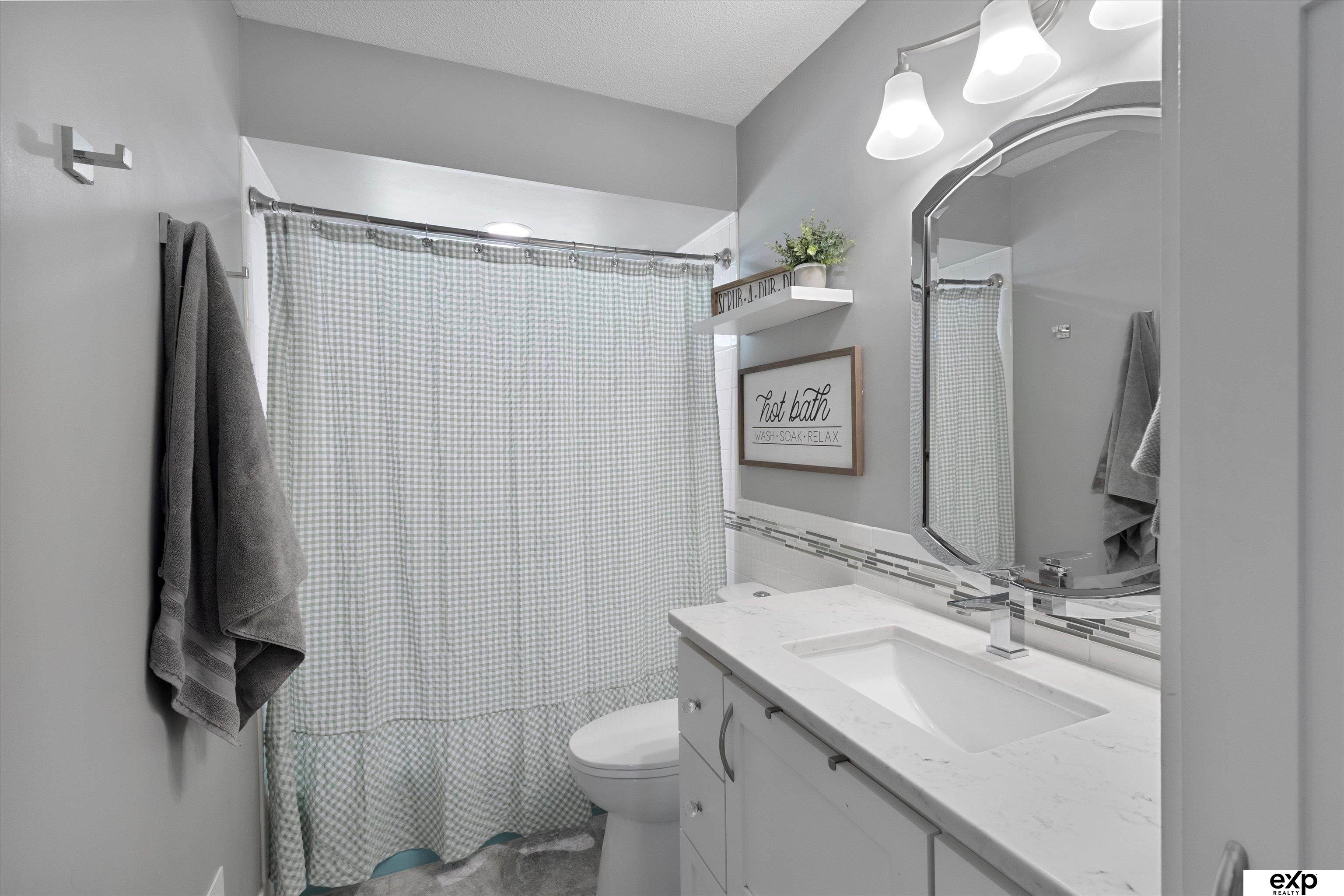 Omaha, Nebraska 68130, United States, 3 Bedrooms Bedrooms, ,2 BathroomsBathrooms,Residential,Pending,204791