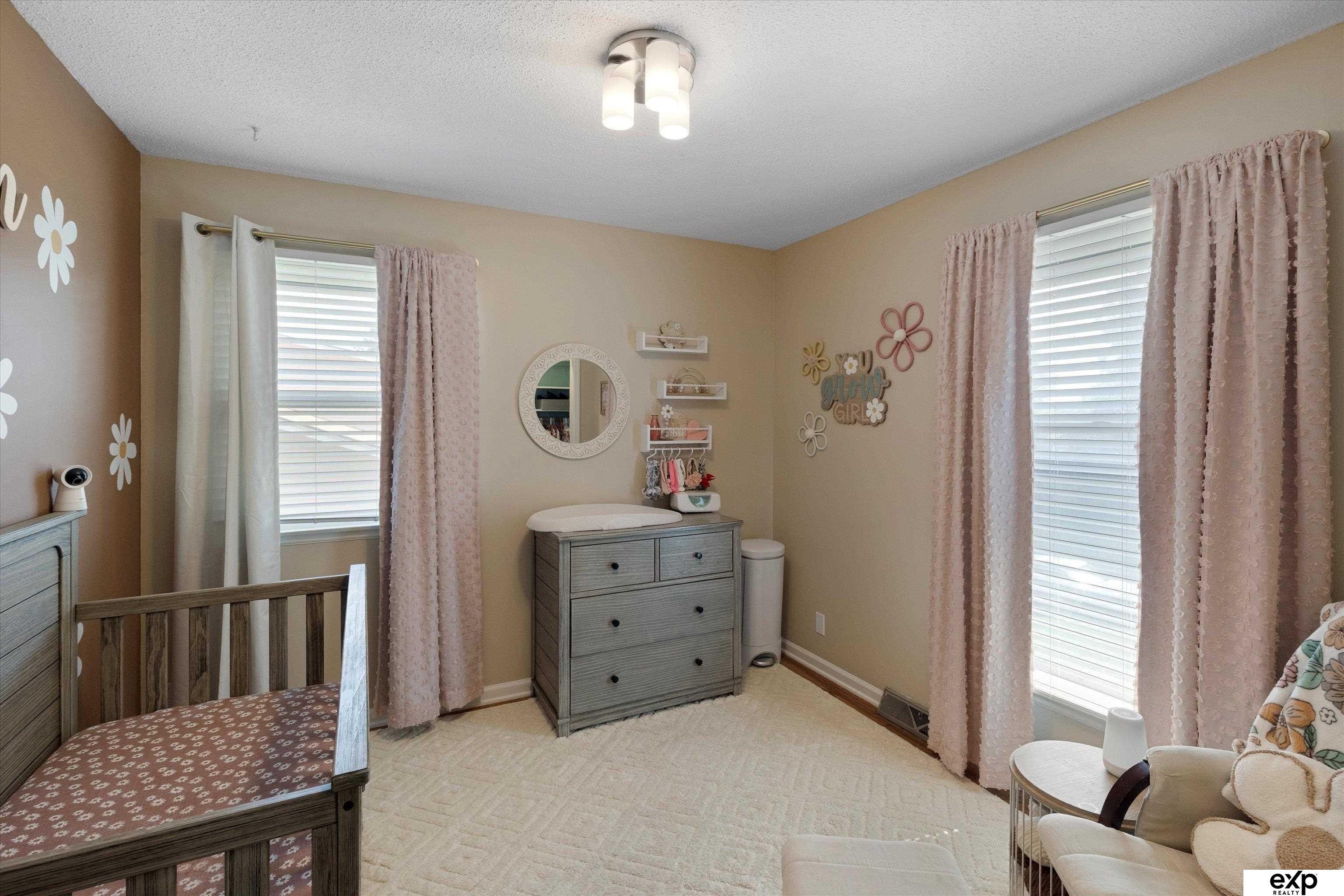 Omaha, Nebraska 68130, United States, 3 Bedrooms Bedrooms, ,2 BathroomsBathrooms,Residential,Pending,204791