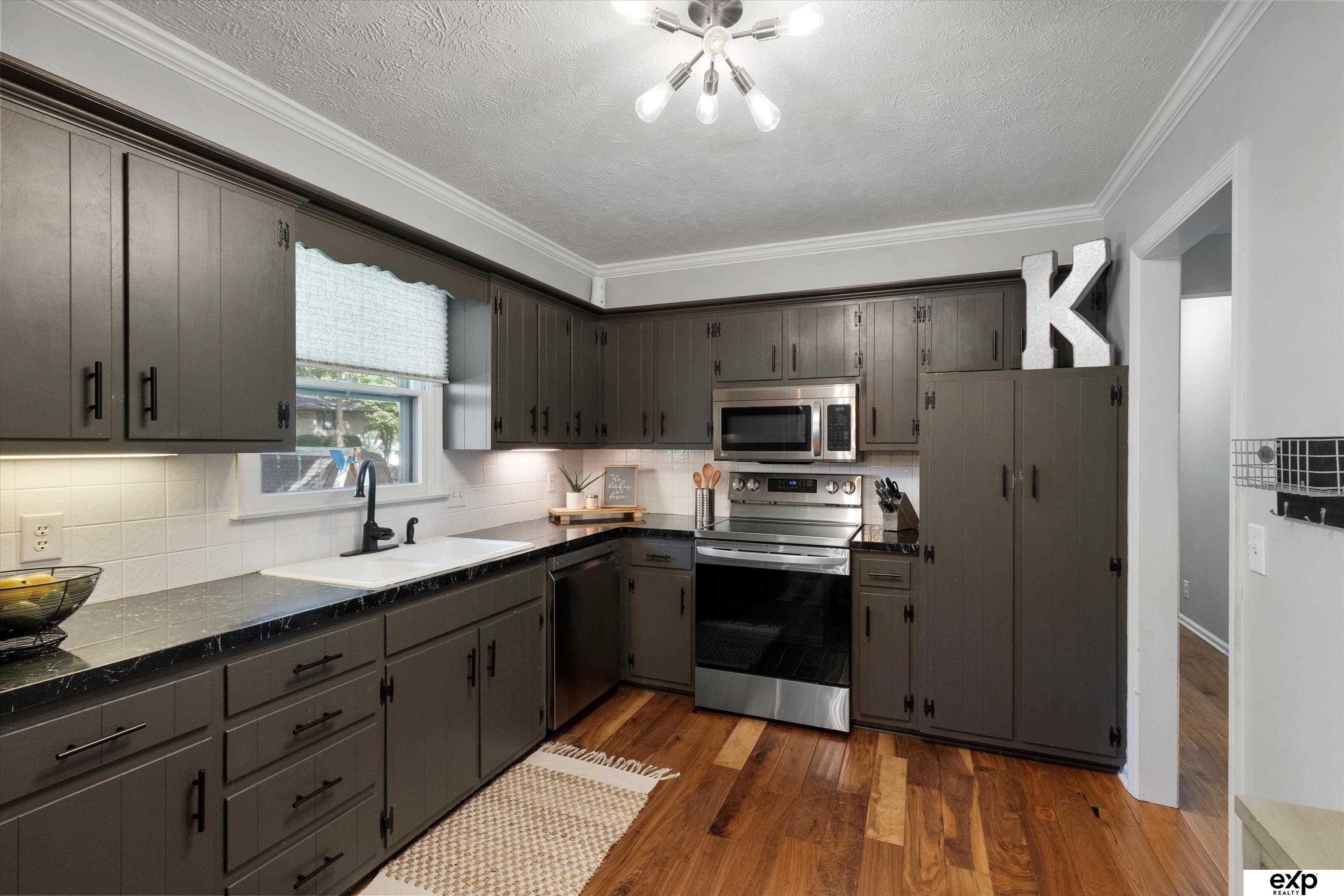 Omaha, Nebraska 68130, United States, 3 Bedrooms Bedrooms, ,2 BathroomsBathrooms,Residential,Pending,204791