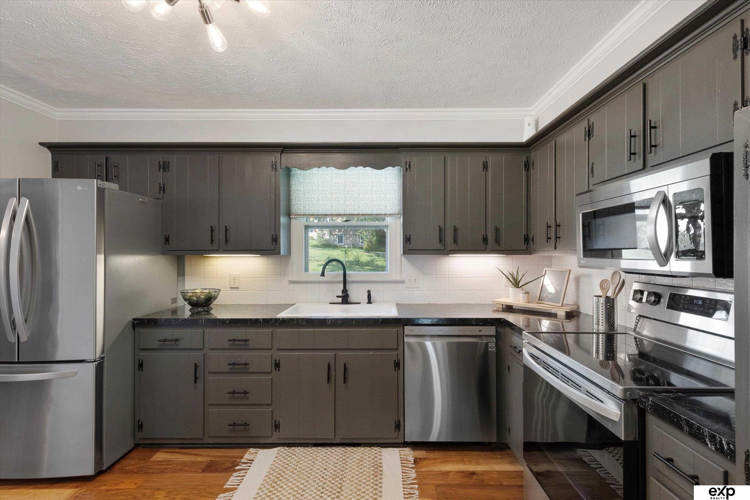 Omaha, Nebraska 68130, United States, 3 Bedrooms Bedrooms, ,2 BathroomsBathrooms,Residential,Pending,204791