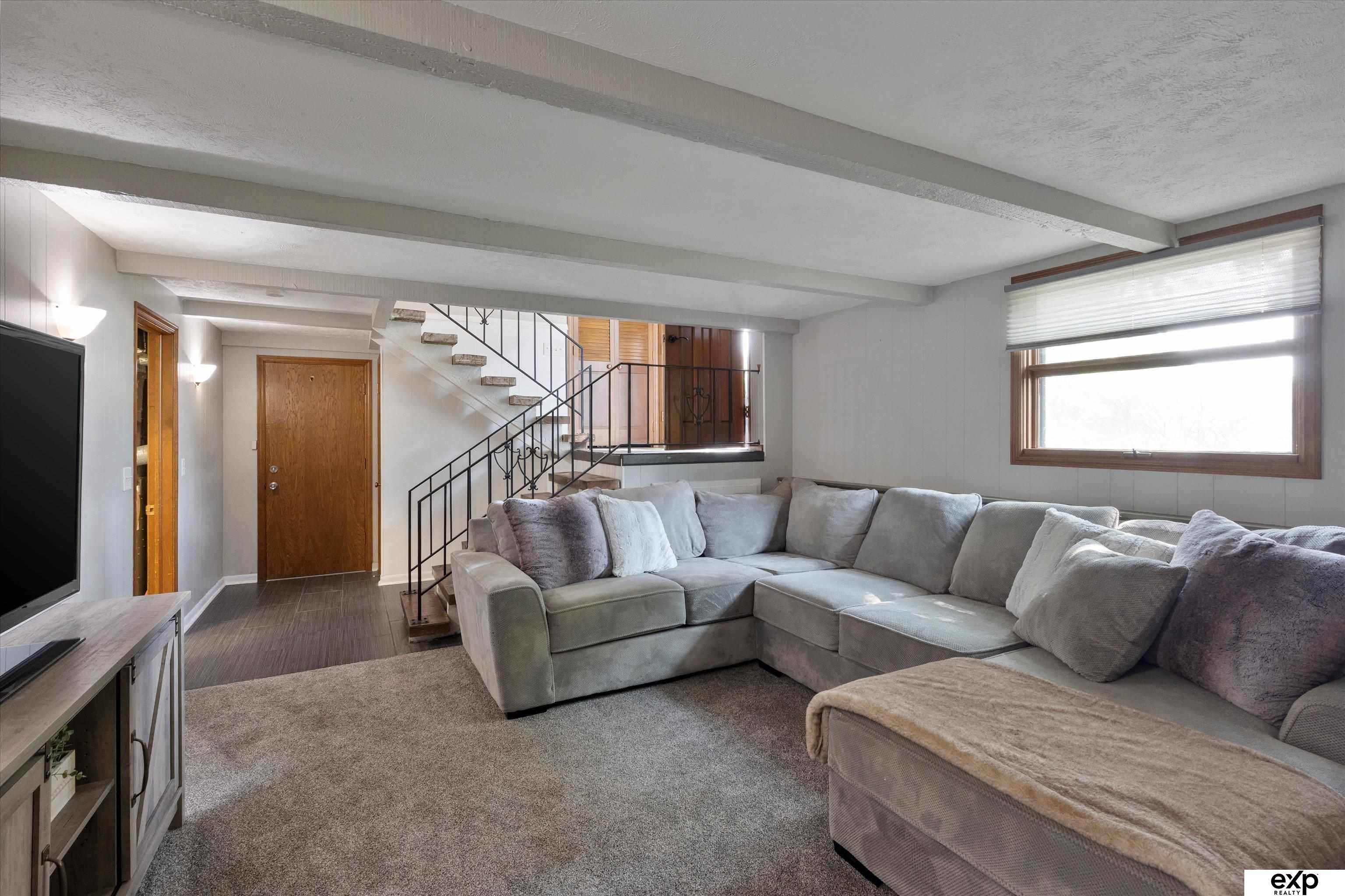 Omaha, Nebraska 68130, United States, 3 Bedrooms Bedrooms, ,2 BathroomsBathrooms,Residential,Pending,204791