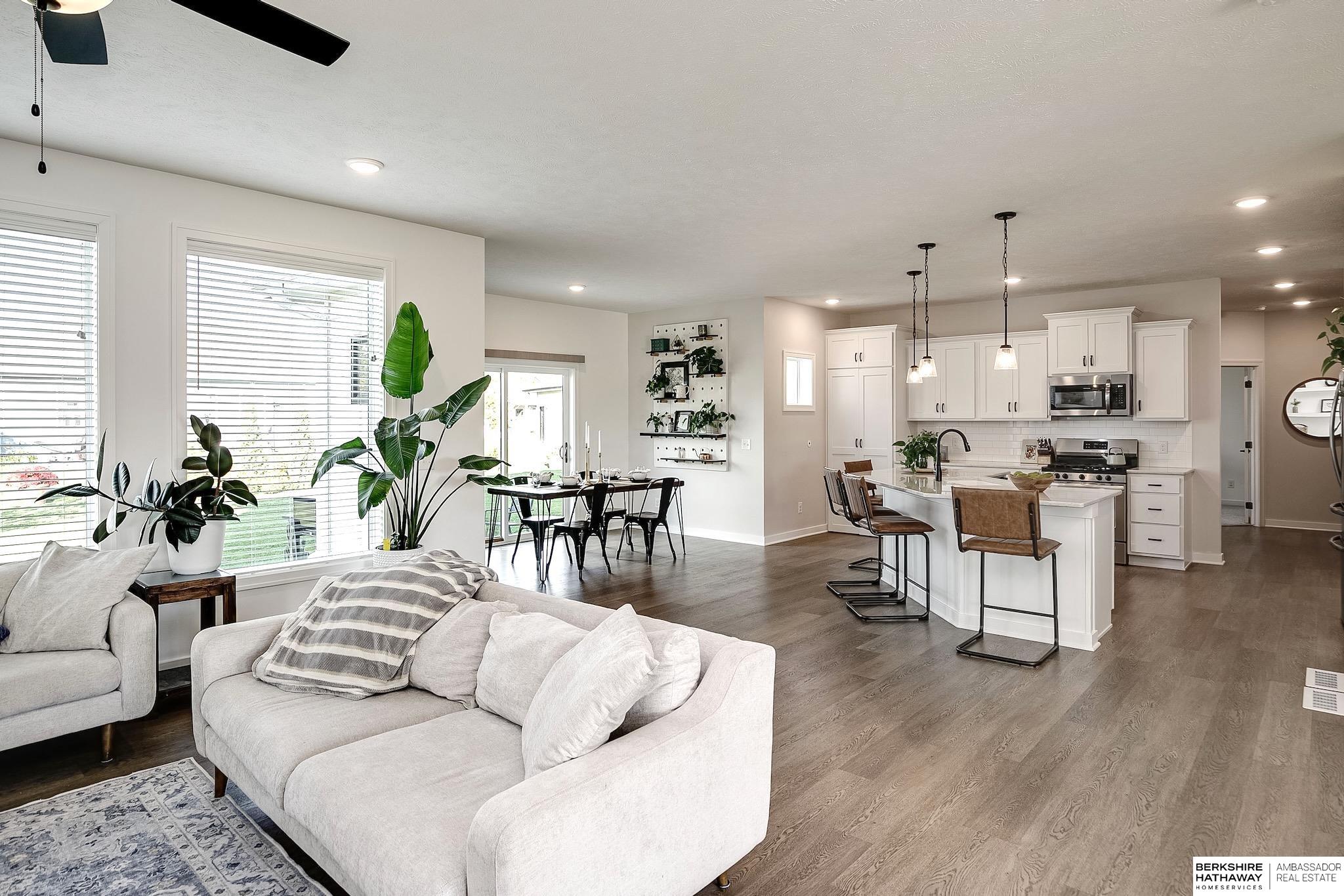 Elkhorn, Nebraska 68022, United States, 4 Bedrooms Bedrooms, ,3 BathroomsBathrooms,Residential,Active,230287