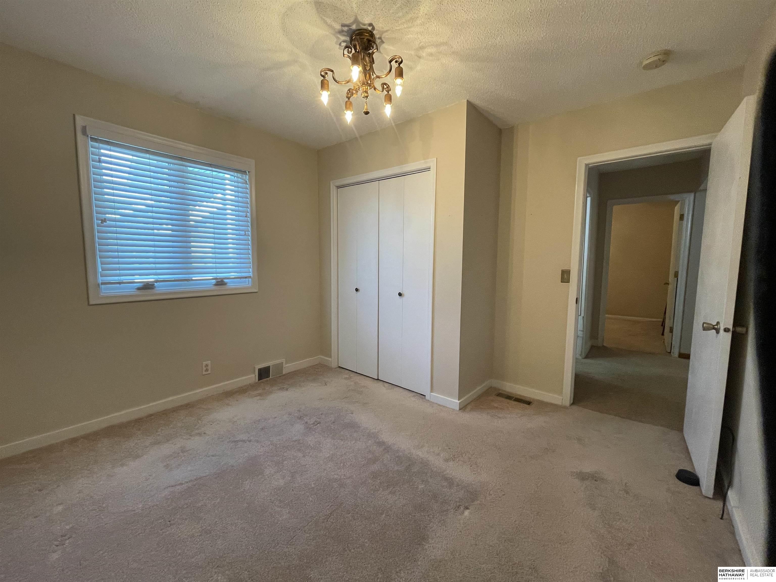 Omaha, Nebraska 68105, United States, 2 Bedrooms Bedrooms, ,1 BathroomBathrooms,Residential,Pending,127848