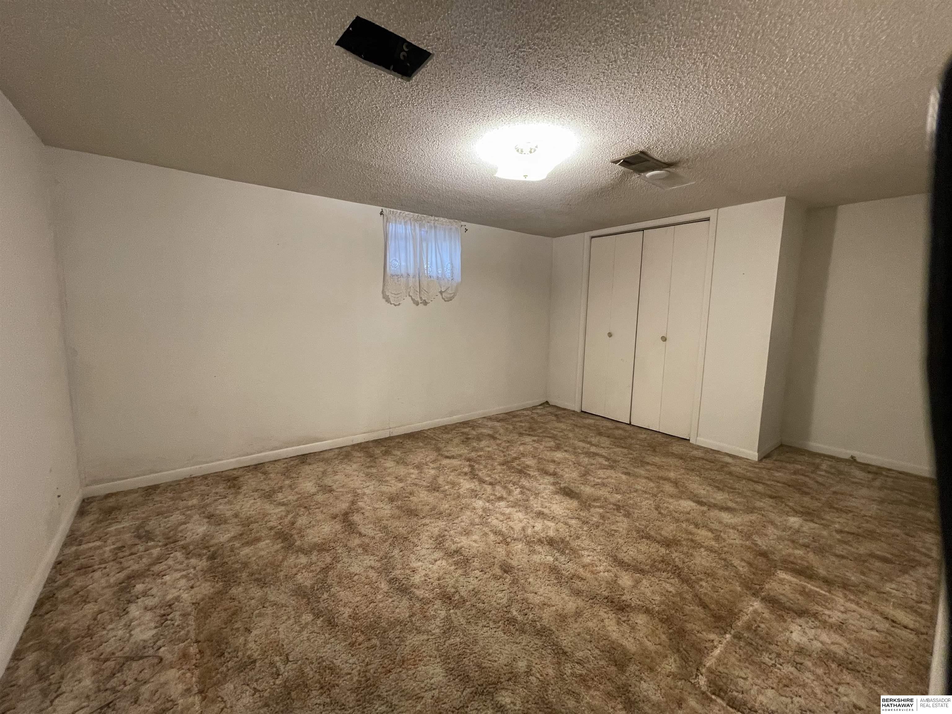 Omaha, Nebraska 68105, United States, 2 Bedrooms Bedrooms, ,1 BathroomBathrooms,Residential,Pending,127848