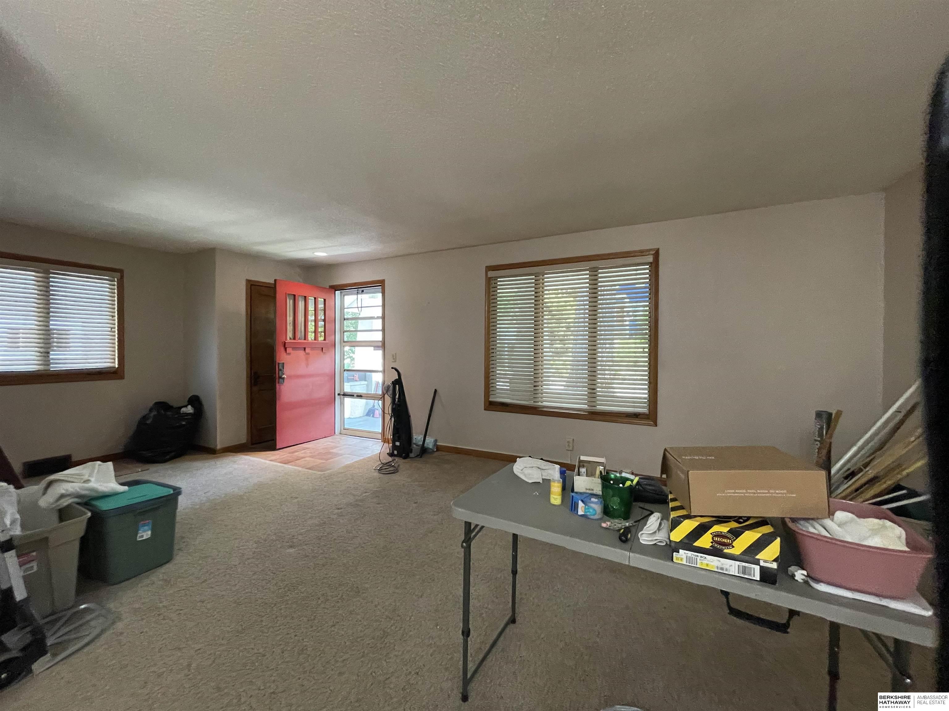 Omaha, Nebraska 68105, United States, 2 Bedrooms Bedrooms, ,1 BathroomBathrooms,Residential,Pending,127848