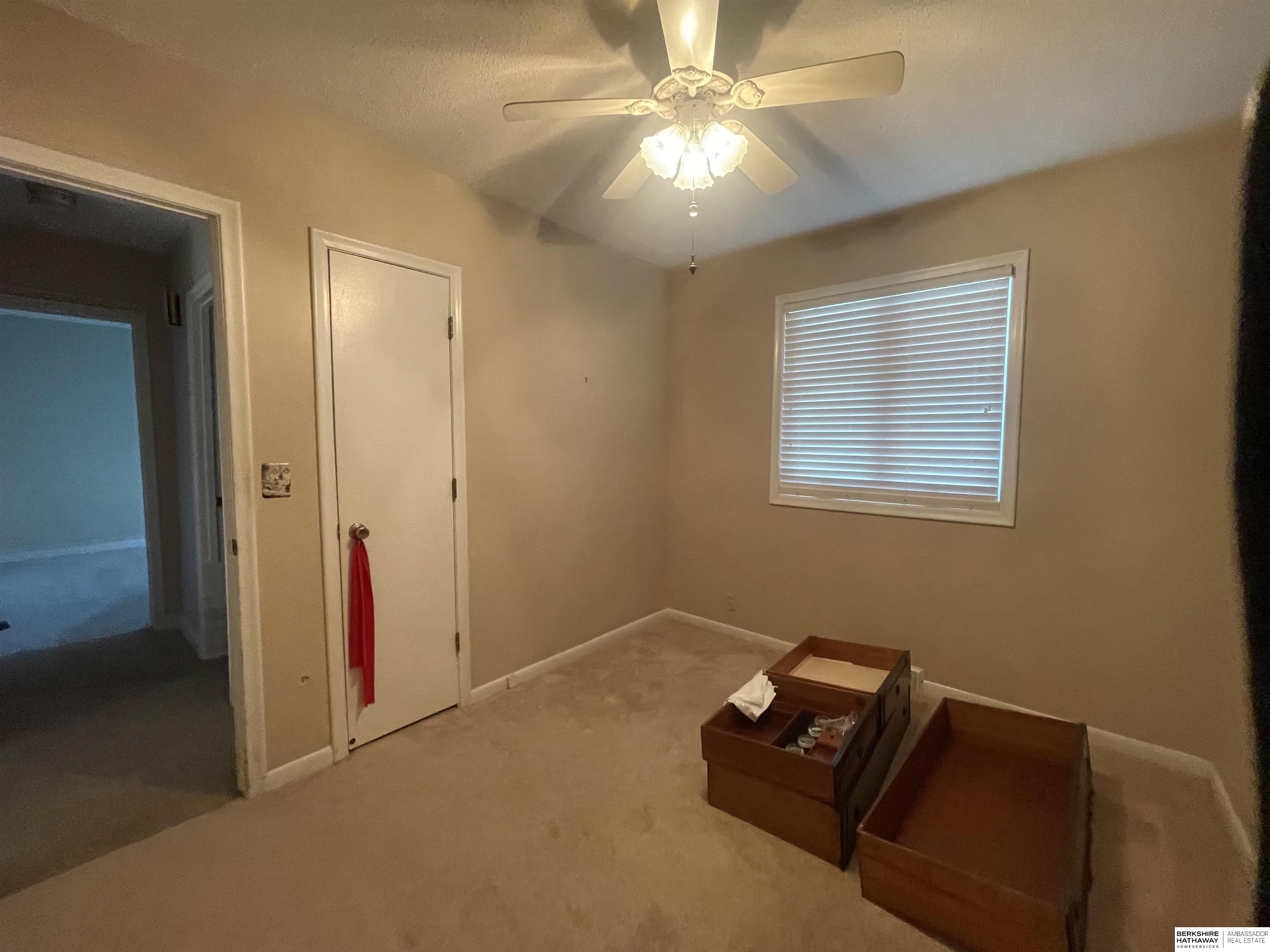 Omaha, Nebraska 68105, United States, 2 Bedrooms Bedrooms, ,1 BathroomBathrooms,Residential,Pending,127848