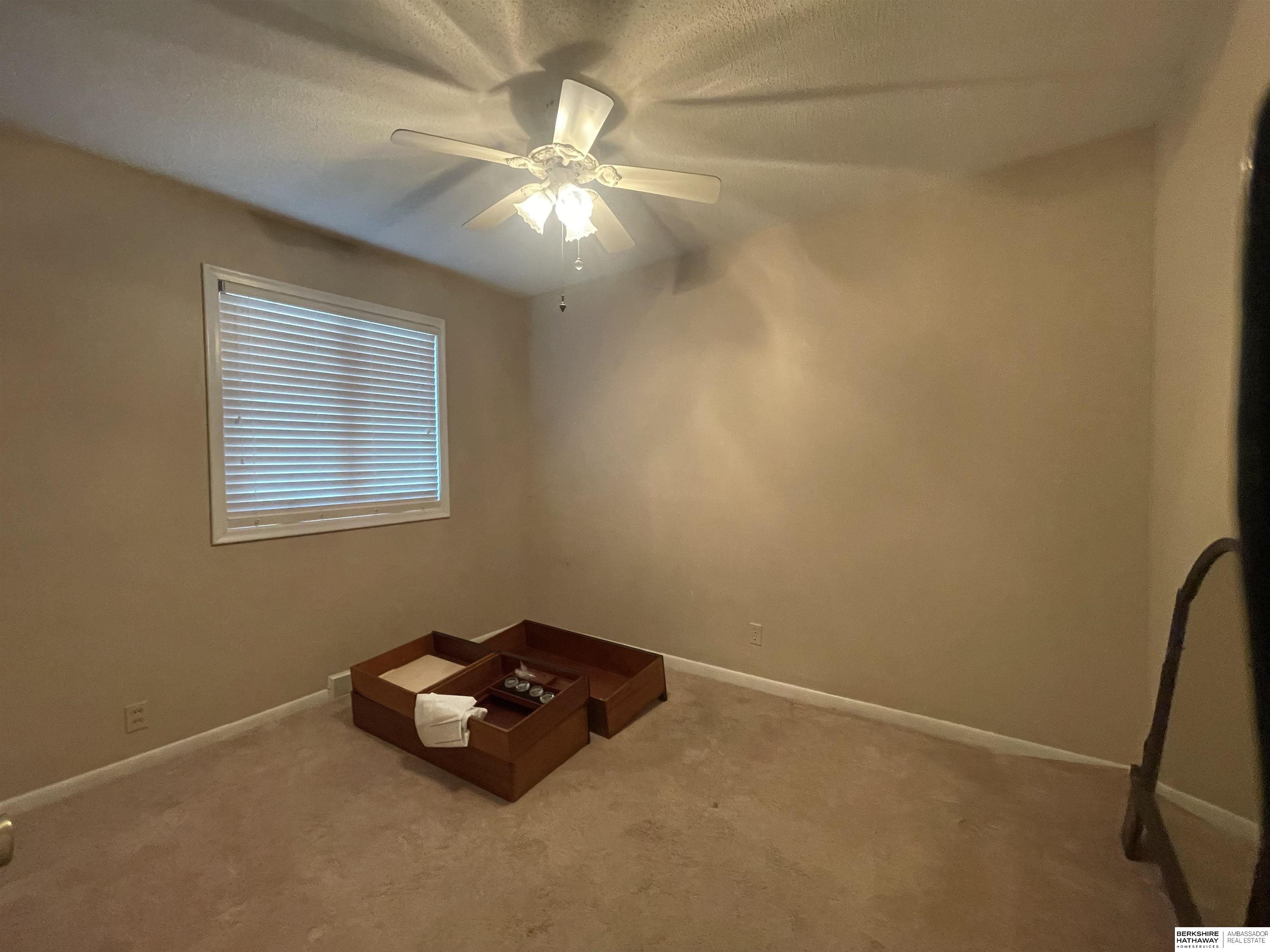 Omaha, Nebraska 68105, United States, 2 Bedrooms Bedrooms, ,1 BathroomBathrooms,Residential,Pending,127848