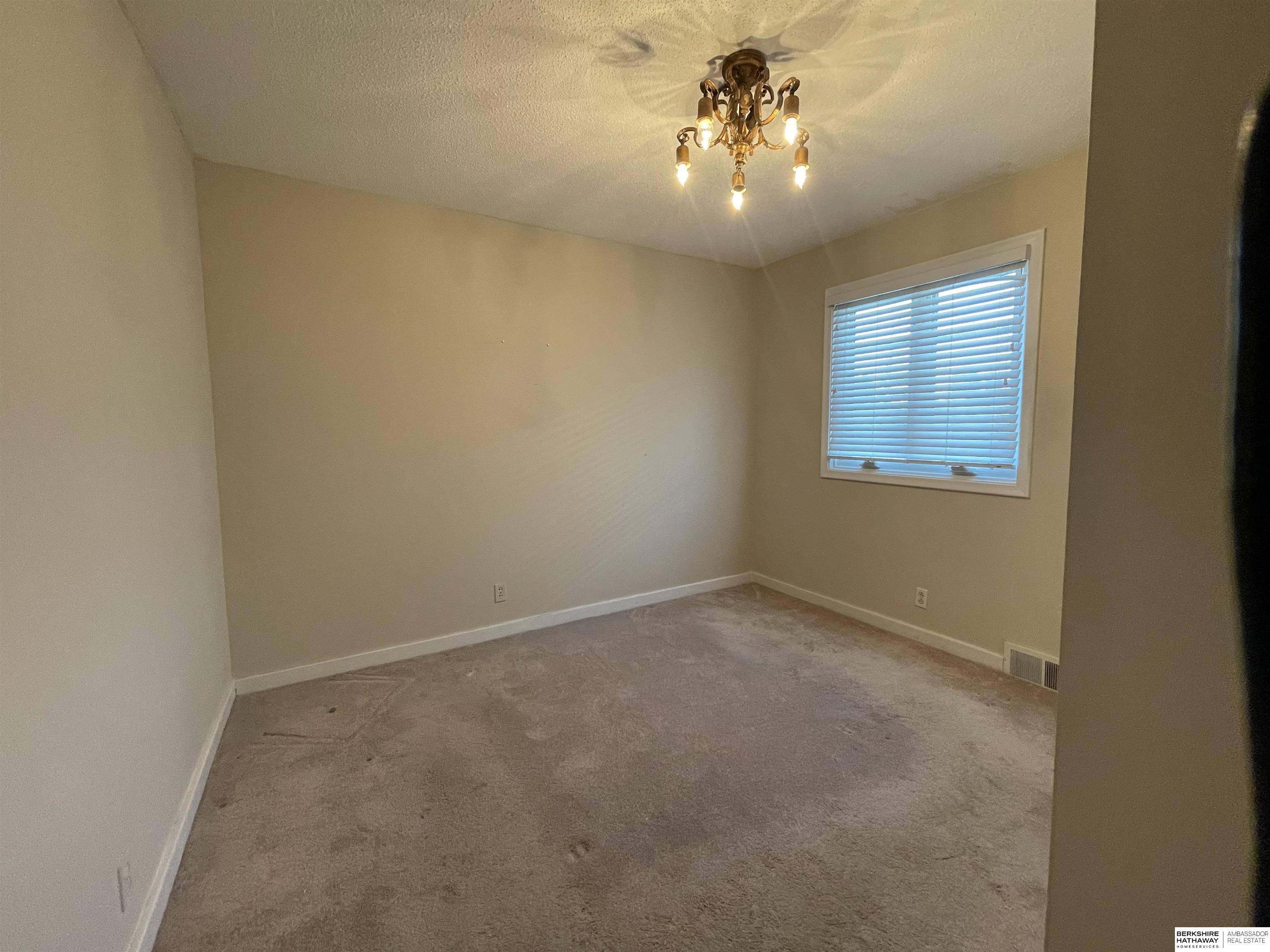 Omaha, Nebraska 68105, United States, 2 Bedrooms Bedrooms, ,1 BathroomBathrooms,Residential,Pending,127848