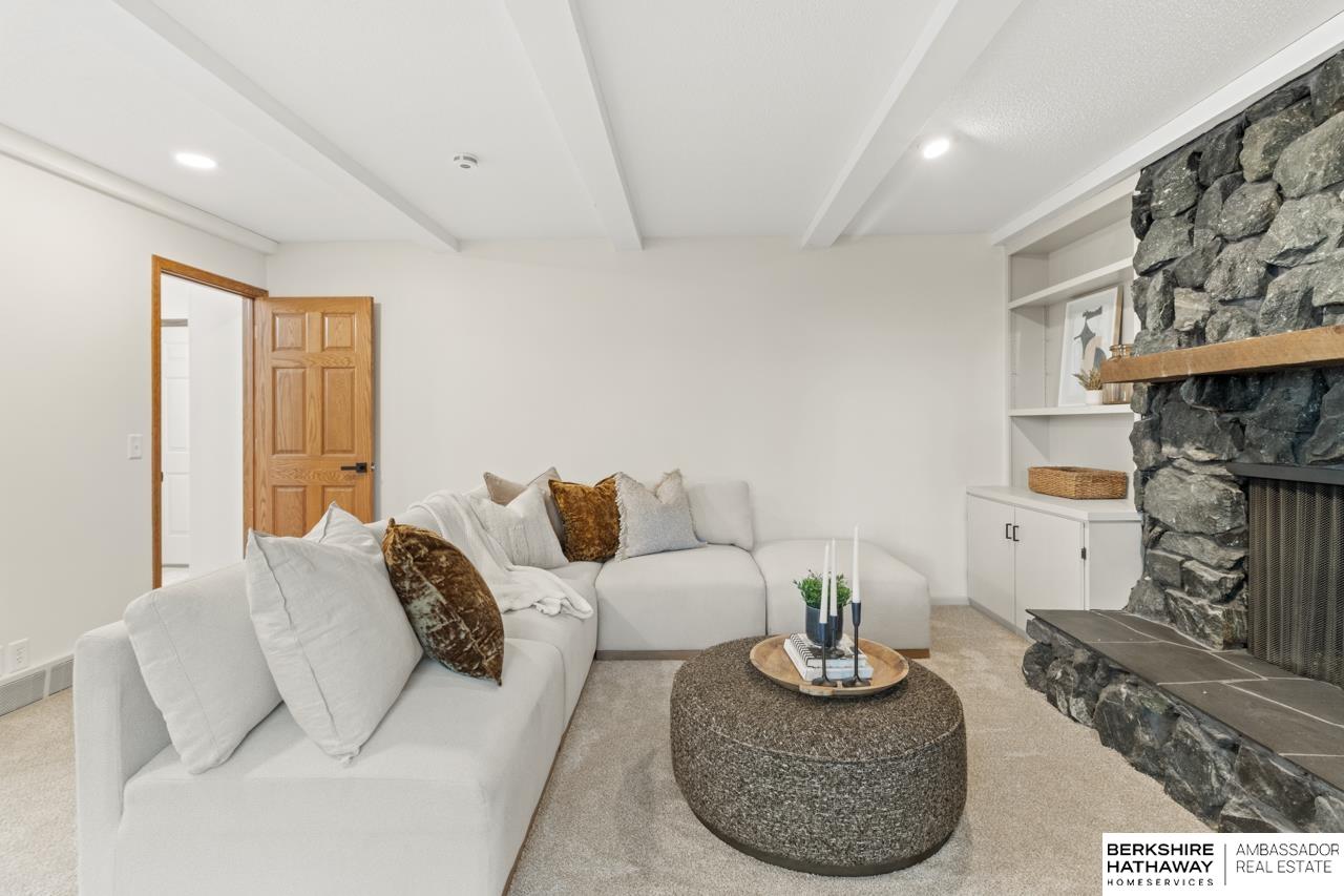 Omaha, Nebraska 68124, United States, 4 Bedrooms Bedrooms, ,2 BathroomsBathrooms,Residential,Active,233588