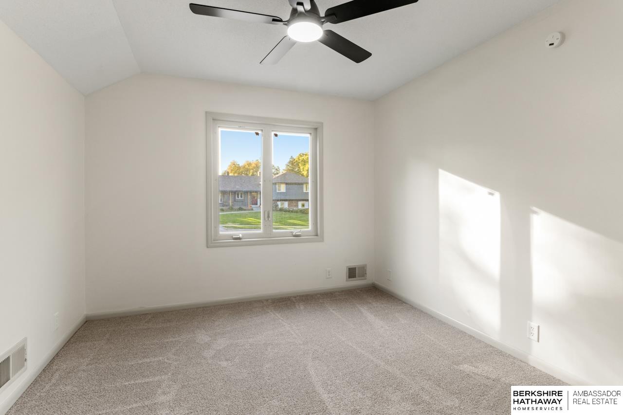 Omaha, Nebraska 68124, United States, 4 Bedrooms Bedrooms, ,2 BathroomsBathrooms,Residential,Active,233588