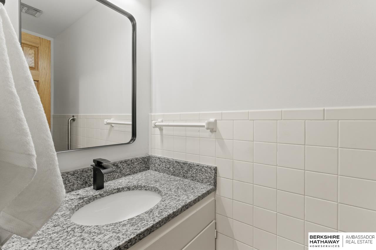 Omaha, Nebraska 68124, United States, 4 Bedrooms Bedrooms, ,2 BathroomsBathrooms,Residential,Active,233588