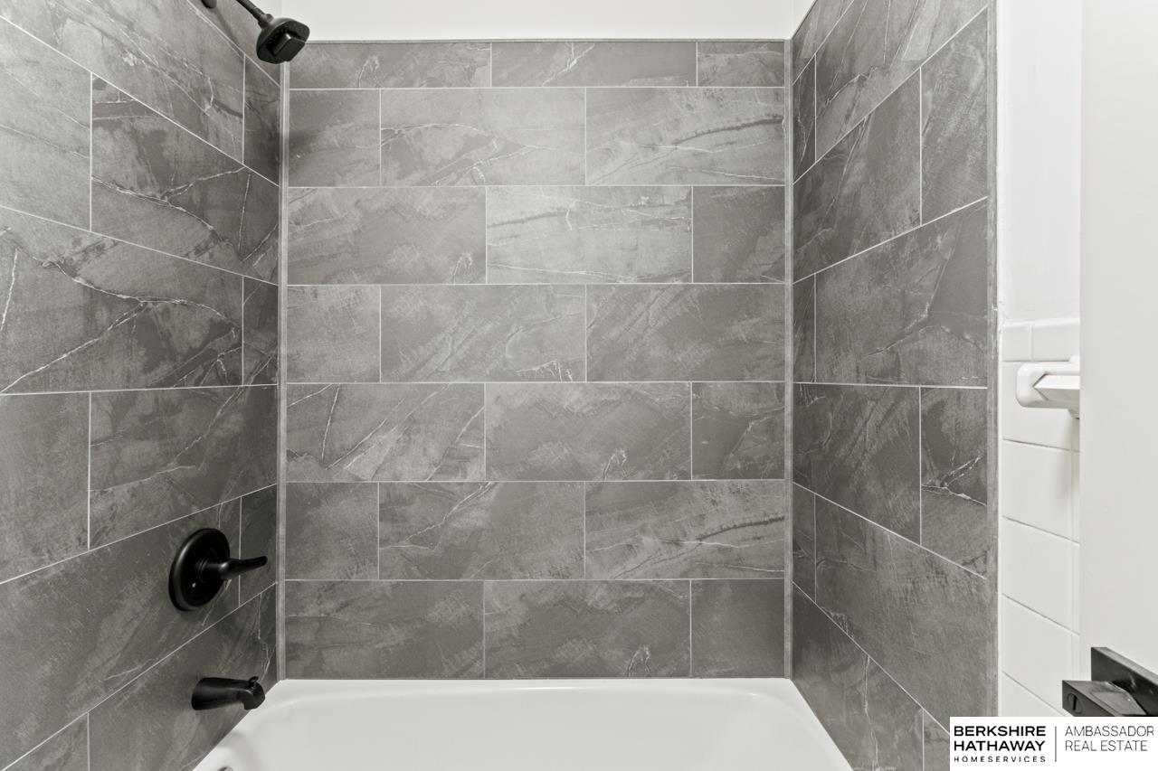 Omaha, Nebraska 68124, United States, 4 Bedrooms Bedrooms, ,2 BathroomsBathrooms,Residential,Active,233588