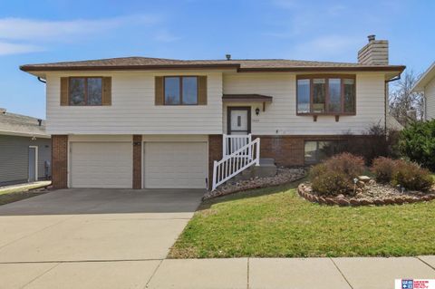 Photo of 2823 Drake Street, Lincoln, NE 68516 (MLS # 22607620)