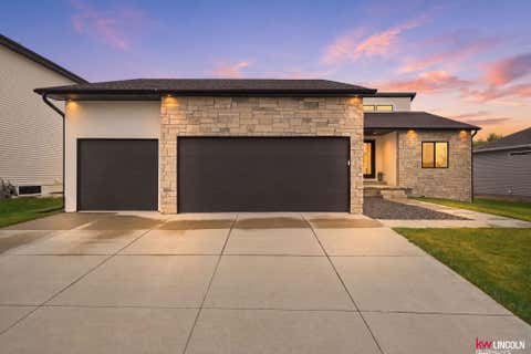 Photo of 6801 Monarch Drive, Lincoln, NE 68516 (MLS # 22621384)