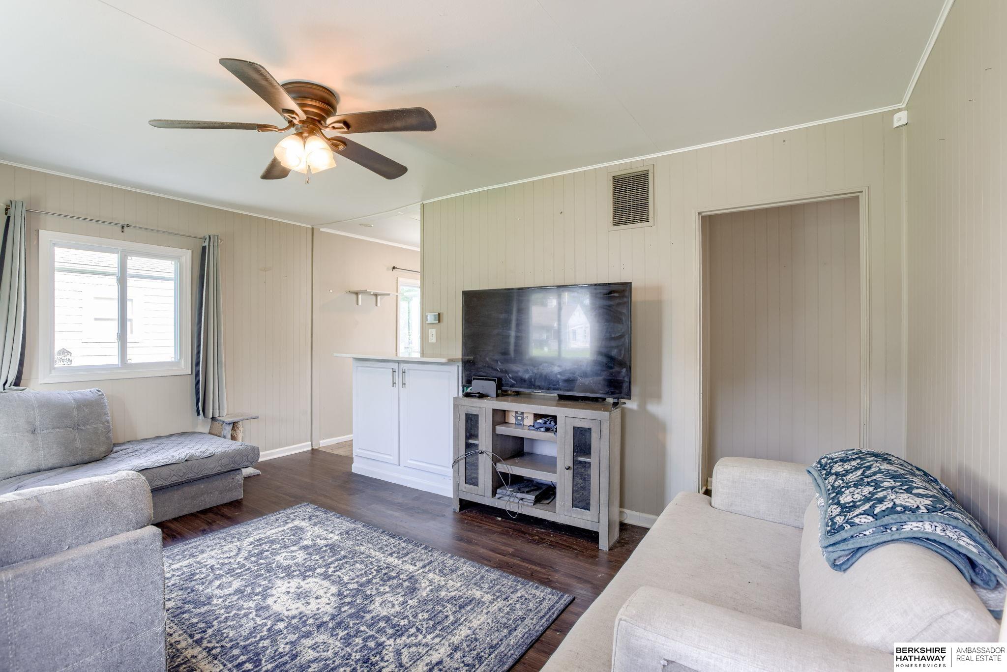 Omaha, Nebraska 68132, United States, 3 Bedrooms Bedrooms, ,2 BathroomsBathrooms,Residential,Pending,190379