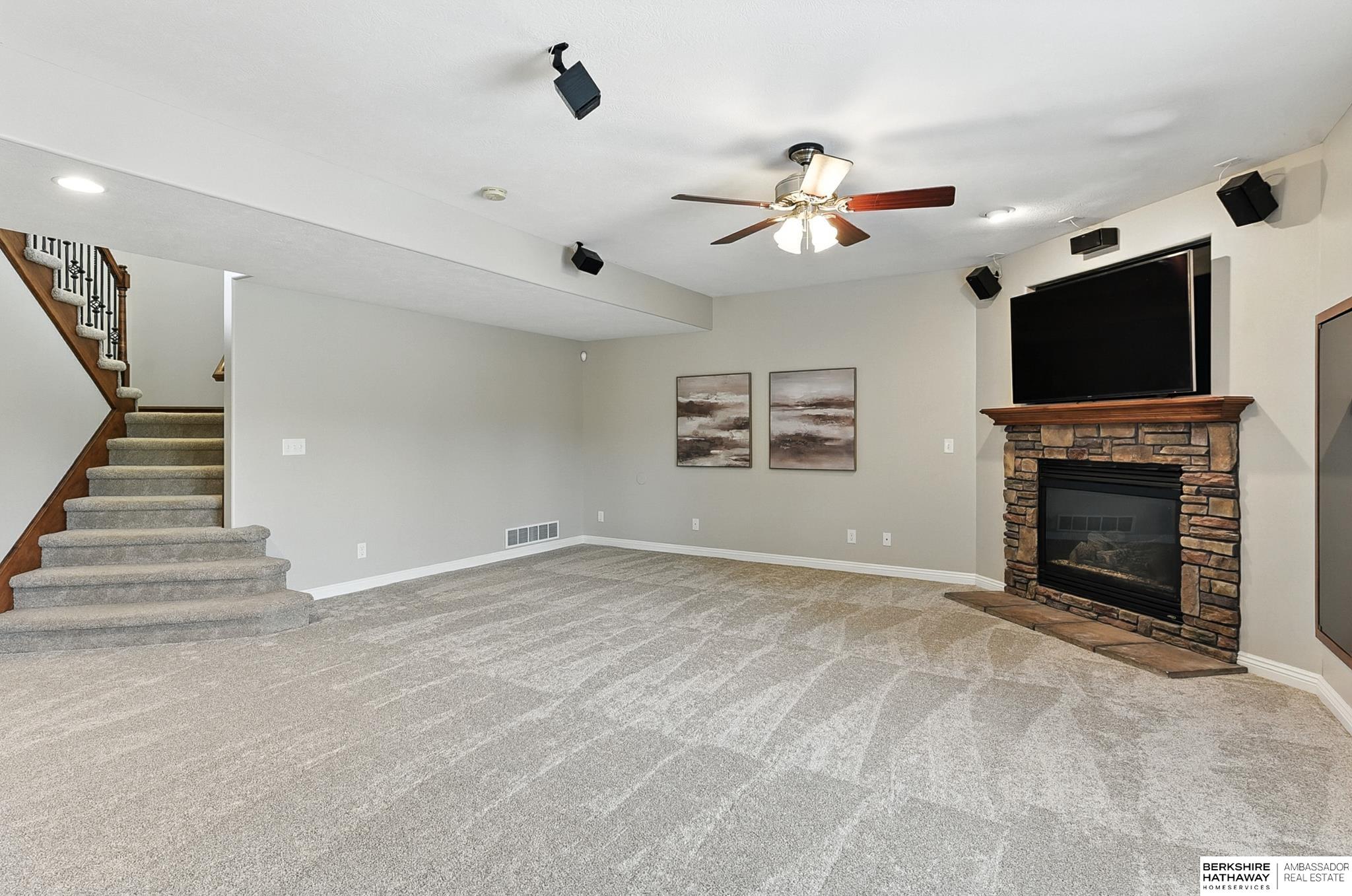 Gretna, Nebraska 68028, United States, 4 Bedrooms Bedrooms, ,4 BathroomsBathrooms,Residential,Pending,205445