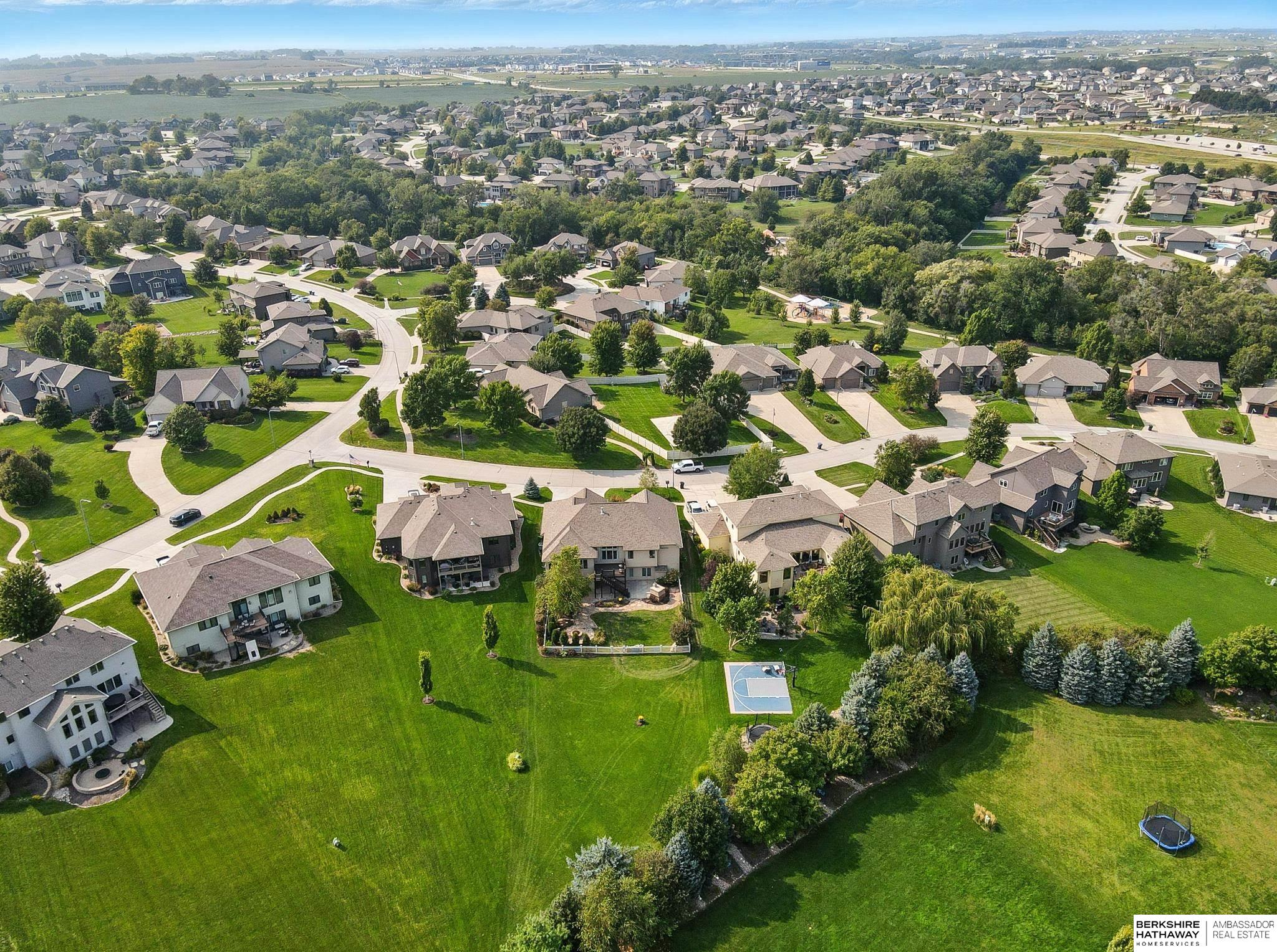 Gretna, Nebraska 68028, United States, 4 Bedrooms Bedrooms, ,4 BathroomsBathrooms,Residential,Pending,205445