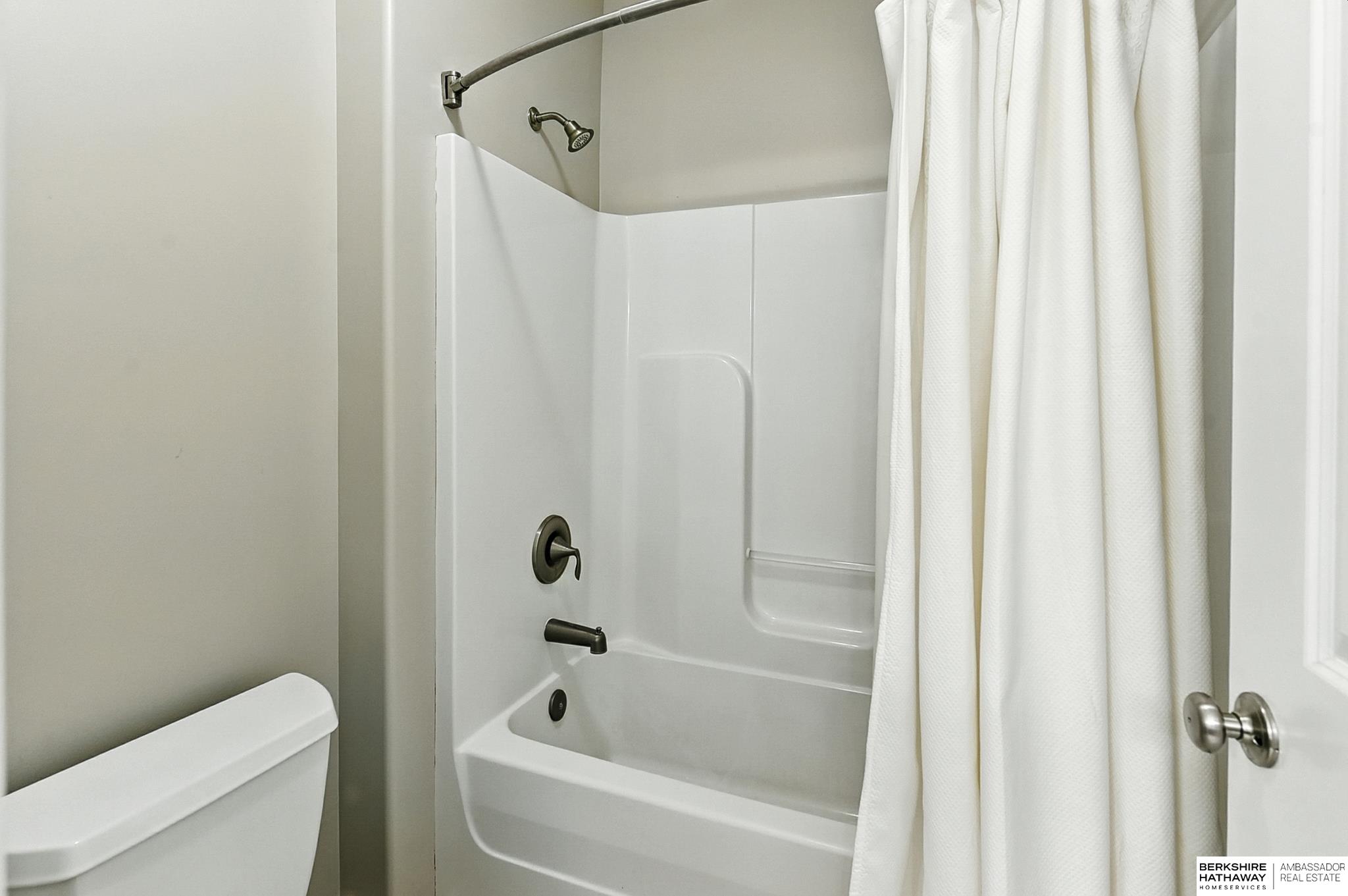 Gretna, Nebraska 68028, United States, 4 Bedrooms Bedrooms, ,4 BathroomsBathrooms,Residential,Pending,205445