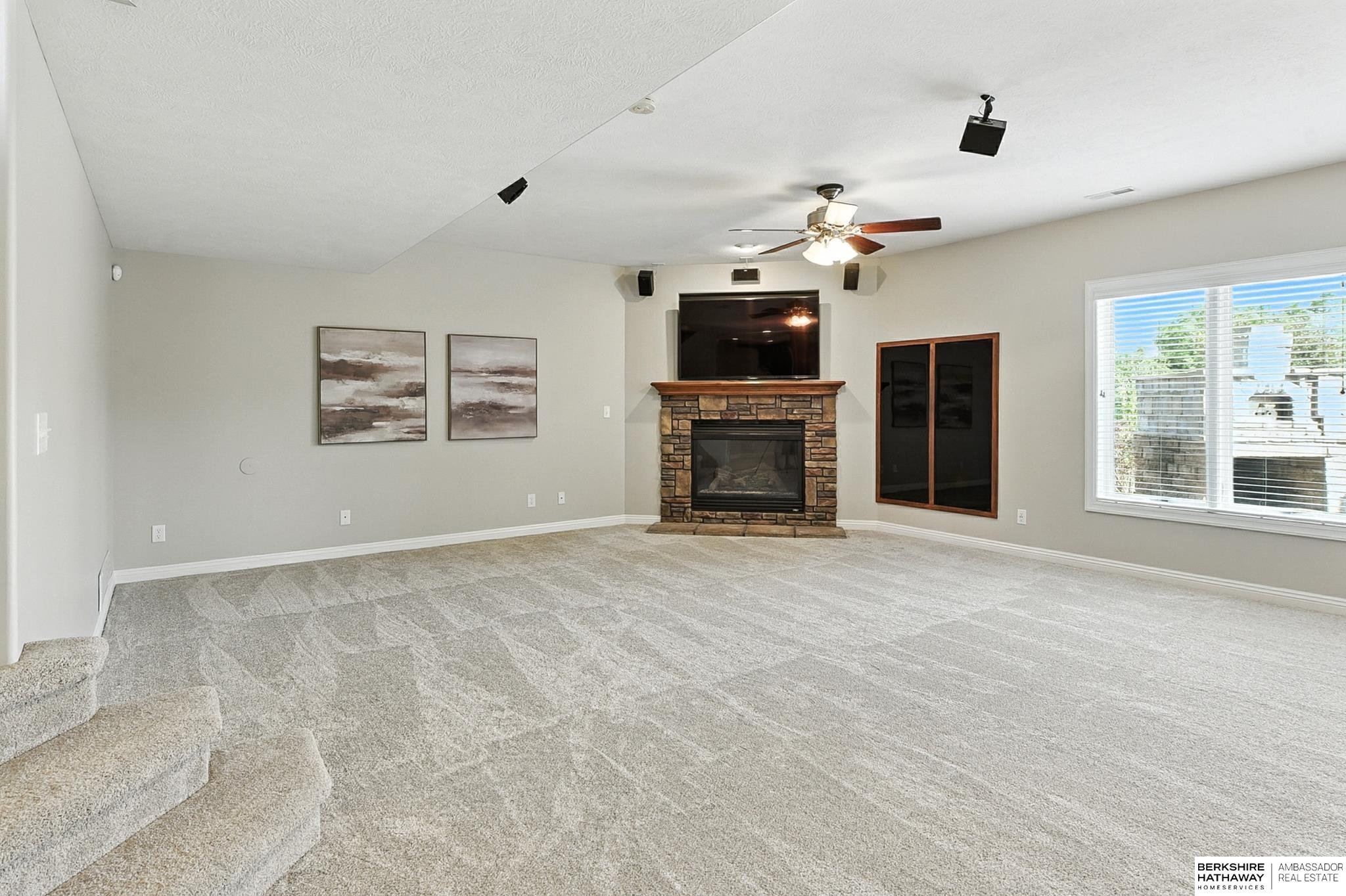 Gretna, Nebraska 68028, United States, 4 Bedrooms Bedrooms, ,4 BathroomsBathrooms,Residential,Pending,205445