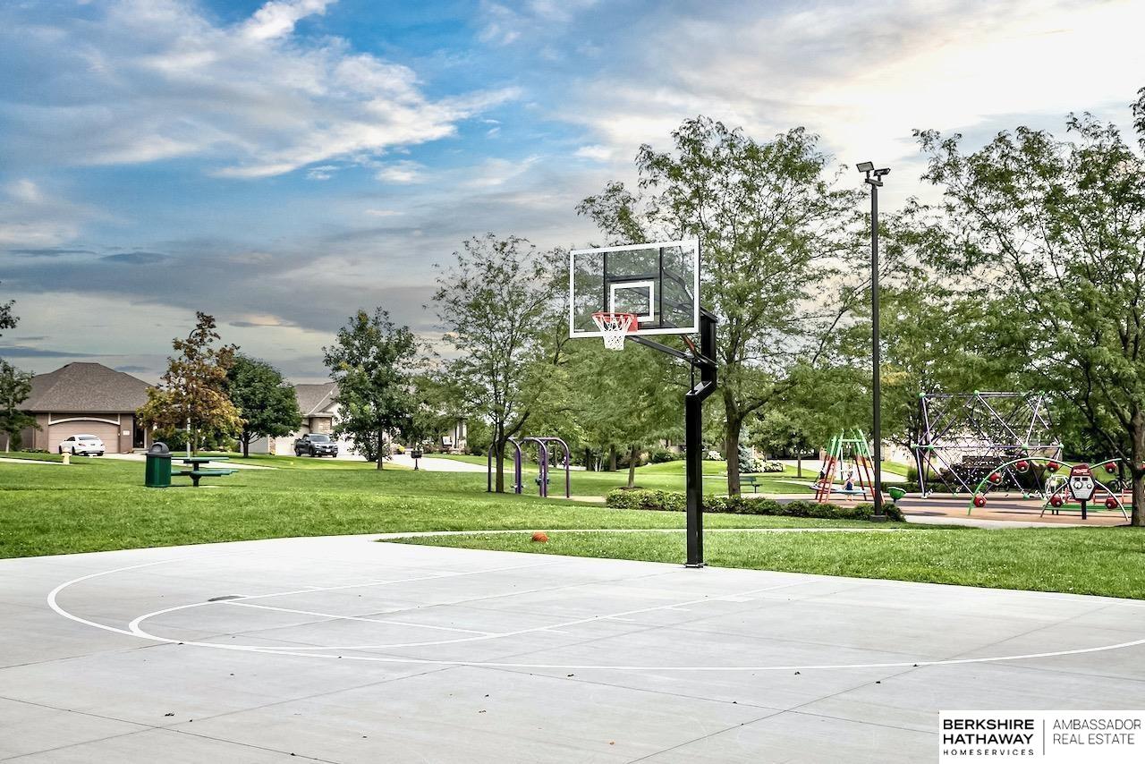 Gretna, Nebraska 68028, United States, 4 Bedrooms Bedrooms, ,4 BathroomsBathrooms,Residential,Pending,205445